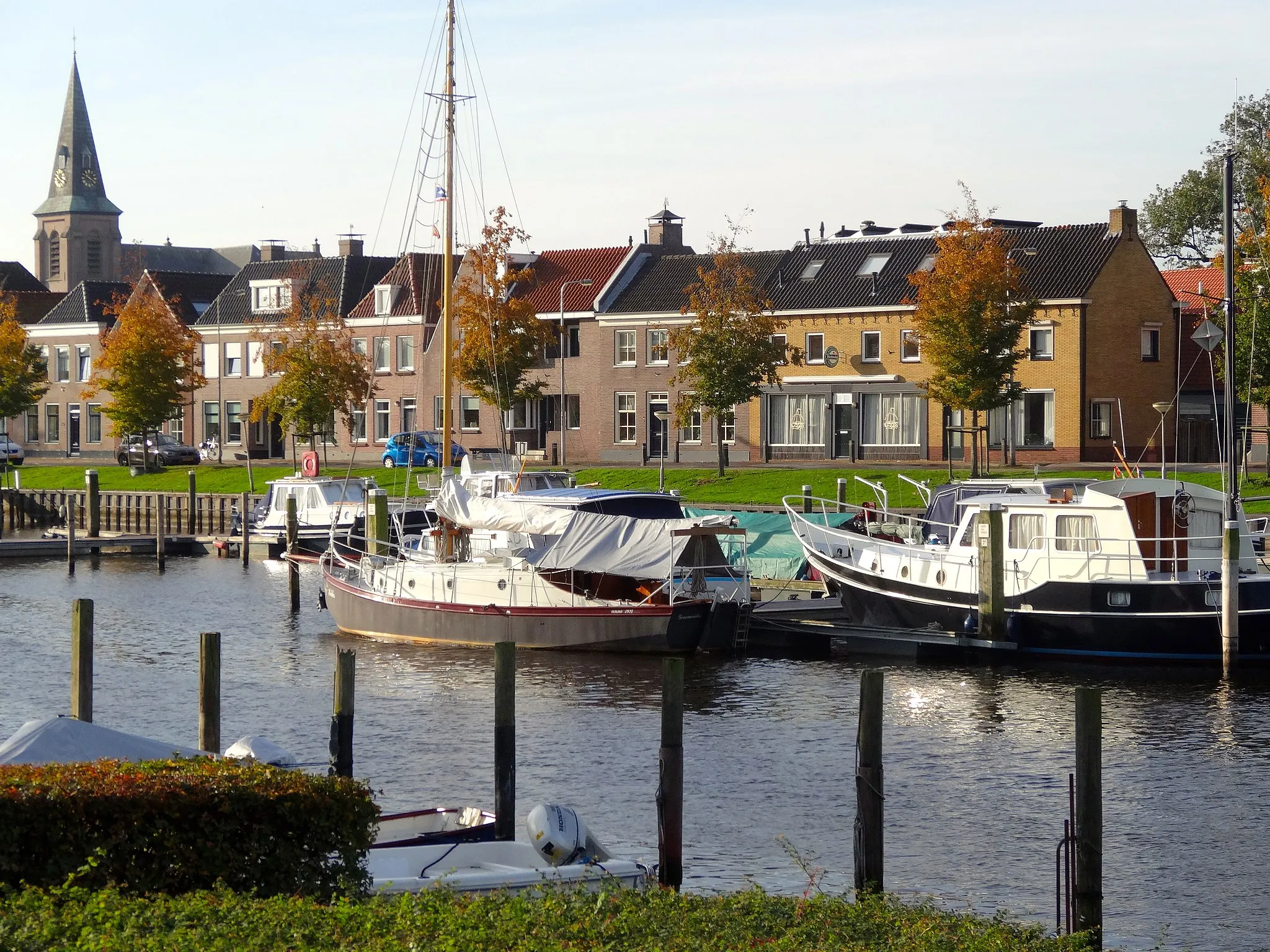 Photo showing: Binnenhaven Genemuiden met Grote of Nicolaaskerk