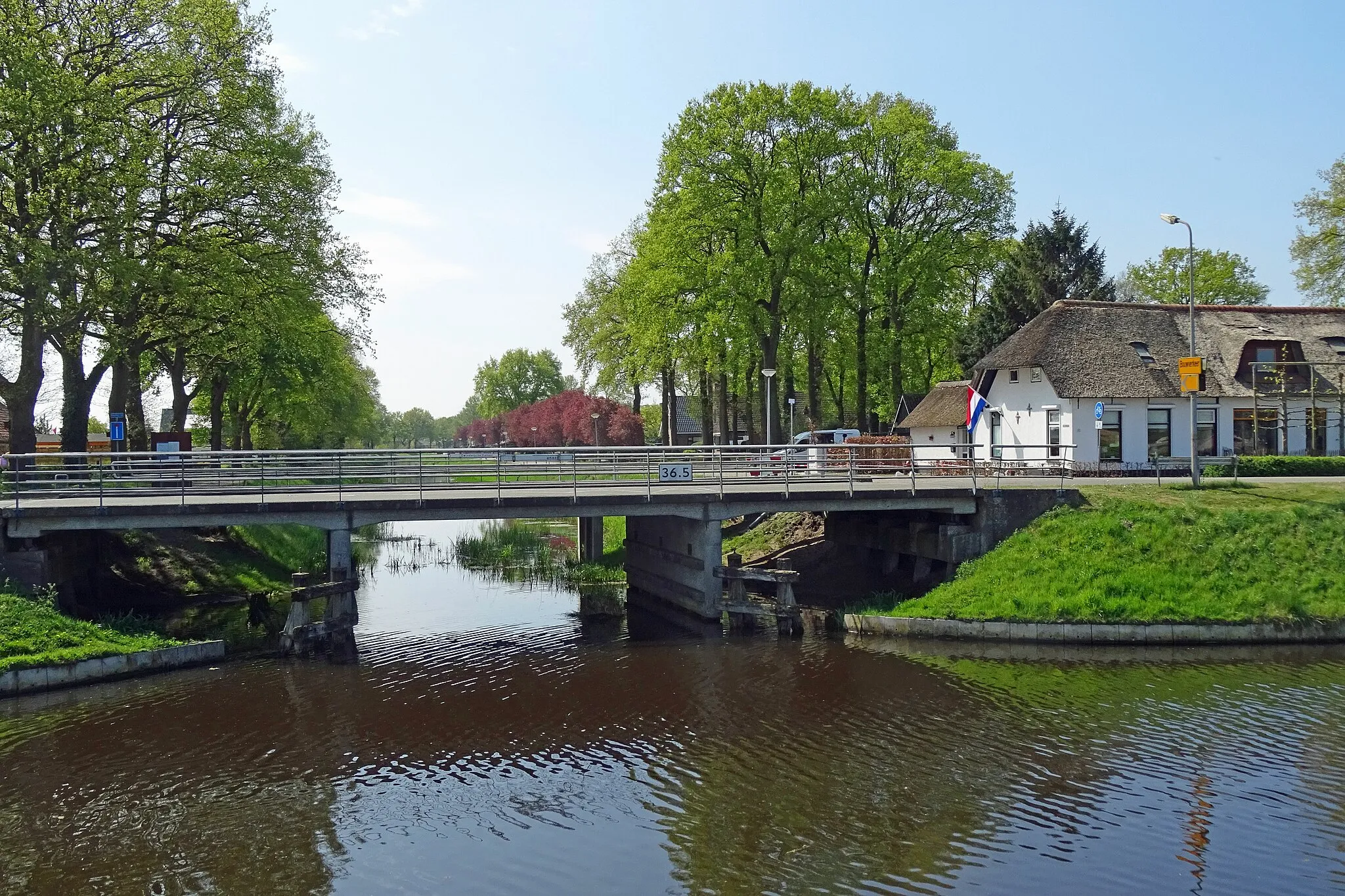 Photo showing: Uitmonding Zwinderensche Kanaal in de Verlengde Hoogeveensche Vaart bij Geesbrug