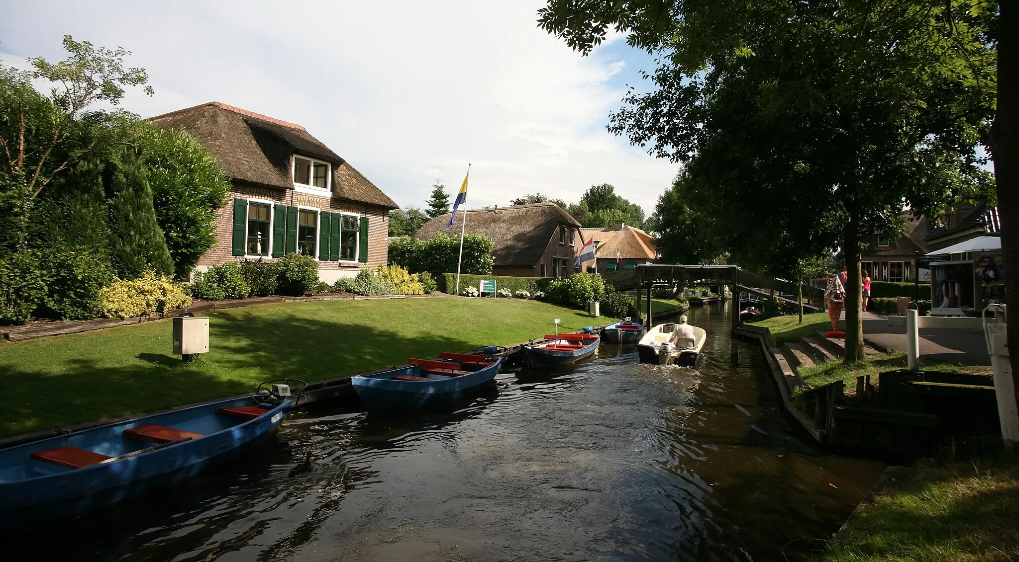 Photo showing: Canals in Giethoorn, Netherlands; a.k.a. the Venice of the North / Venice of the Netherlands