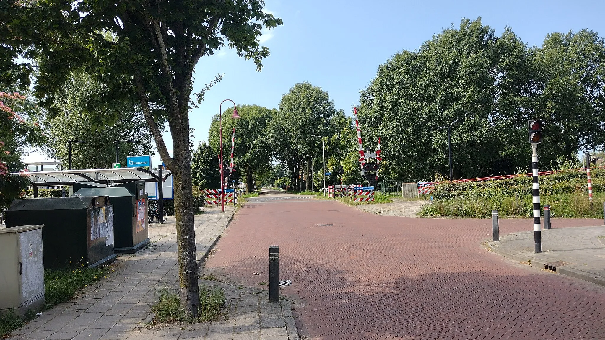 Photo showing: Railroad crossing between the two platforms at Daarlerveen station.