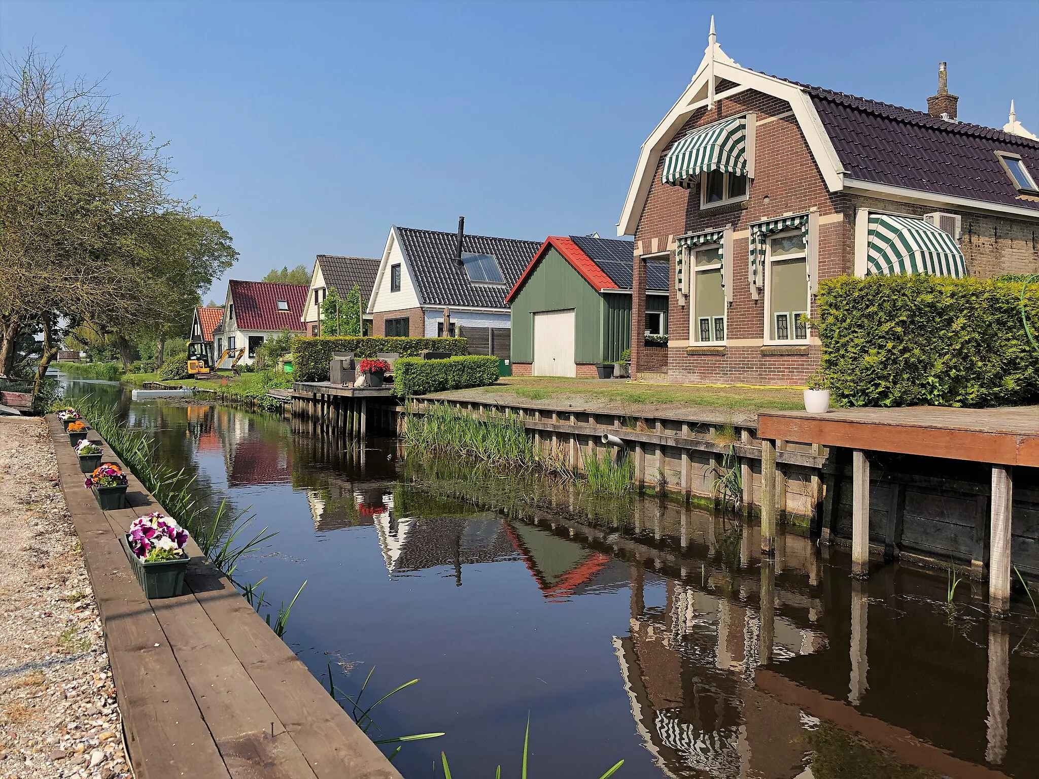 Photo showing: Scene in Echten along the Middenfeart canal (De Fryske Marren municipality, Friesland province, Netherlands).