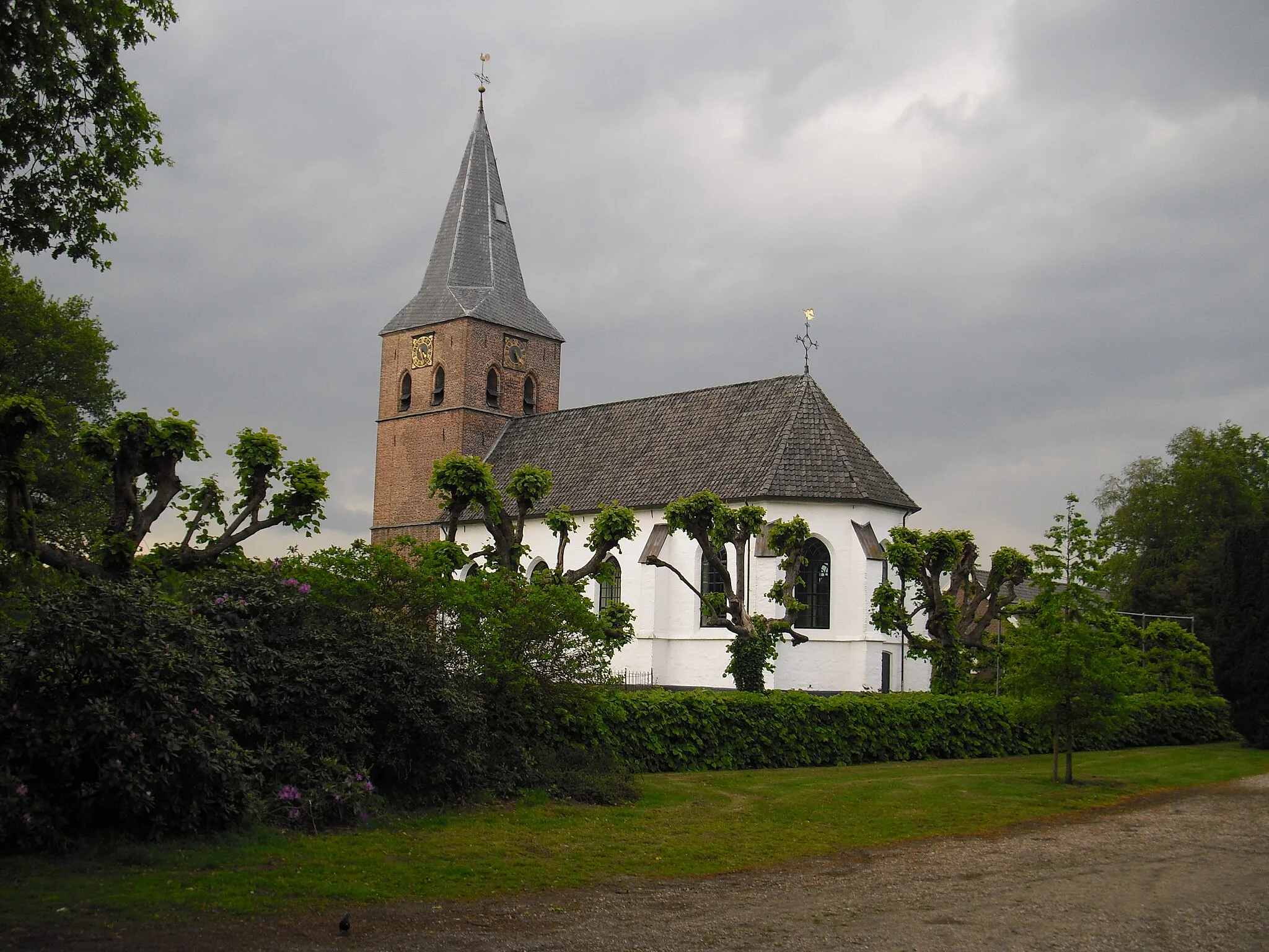 Photo showing: Het witte kerkje (Sint-Lambertuskerk) te Heemse van de achterzijde
