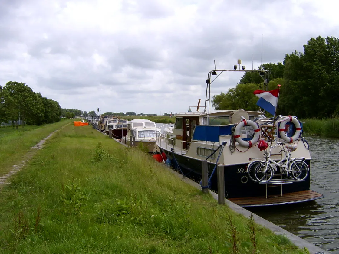 Photo showing: Aanlegmogelijkheid voor jachten in de Hoogevaart bij Ketelhaven.