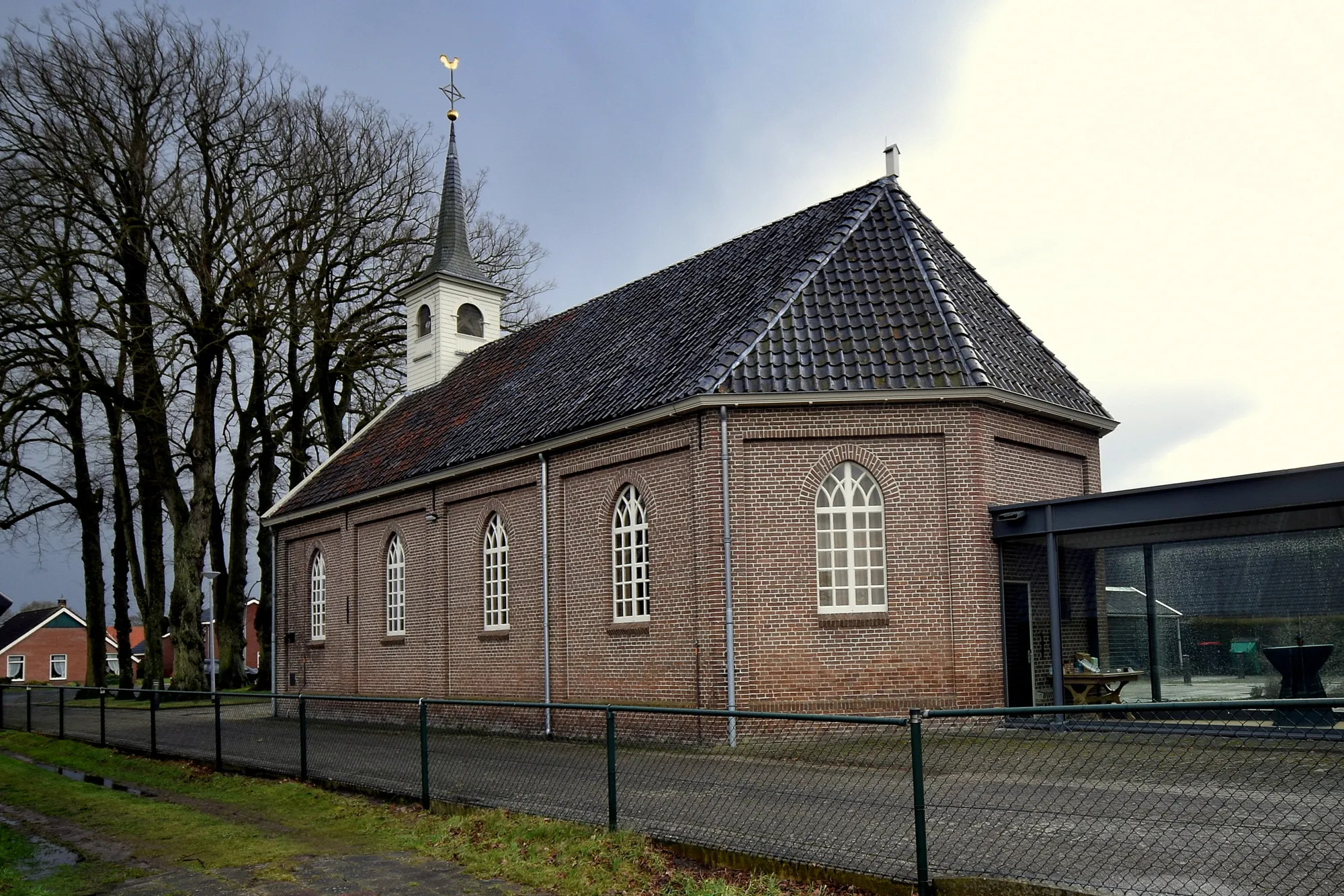 Photo showing: De Schakel is de eardere herfoarme tsjerke en tsjintwurdich de tsjerke fan de protestantske gemeente fan Hegersmilde (Drinte).