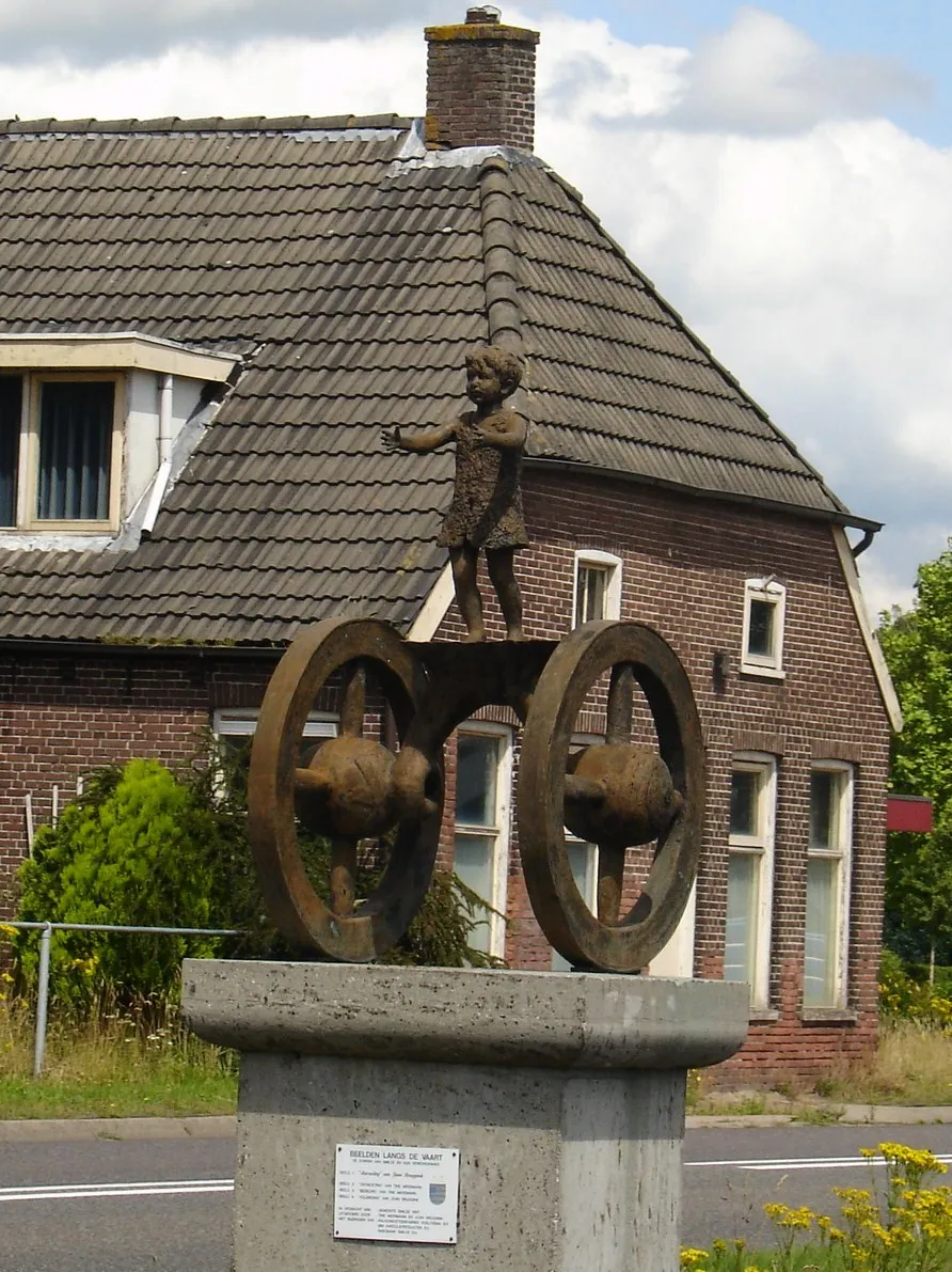 Photo showing: Aarzeling, kunstwerk van Joan Bruggink, in Hoogersmilde, Drenthe.
1999, brons