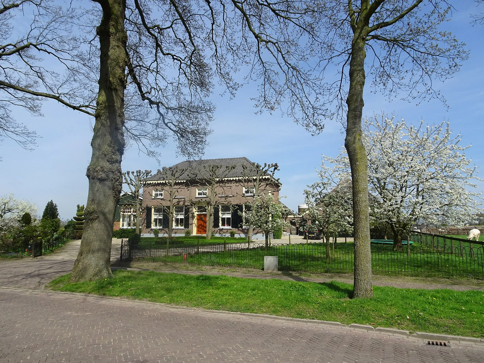 Photo showing: This is an image of a municipal monument in Buren with number