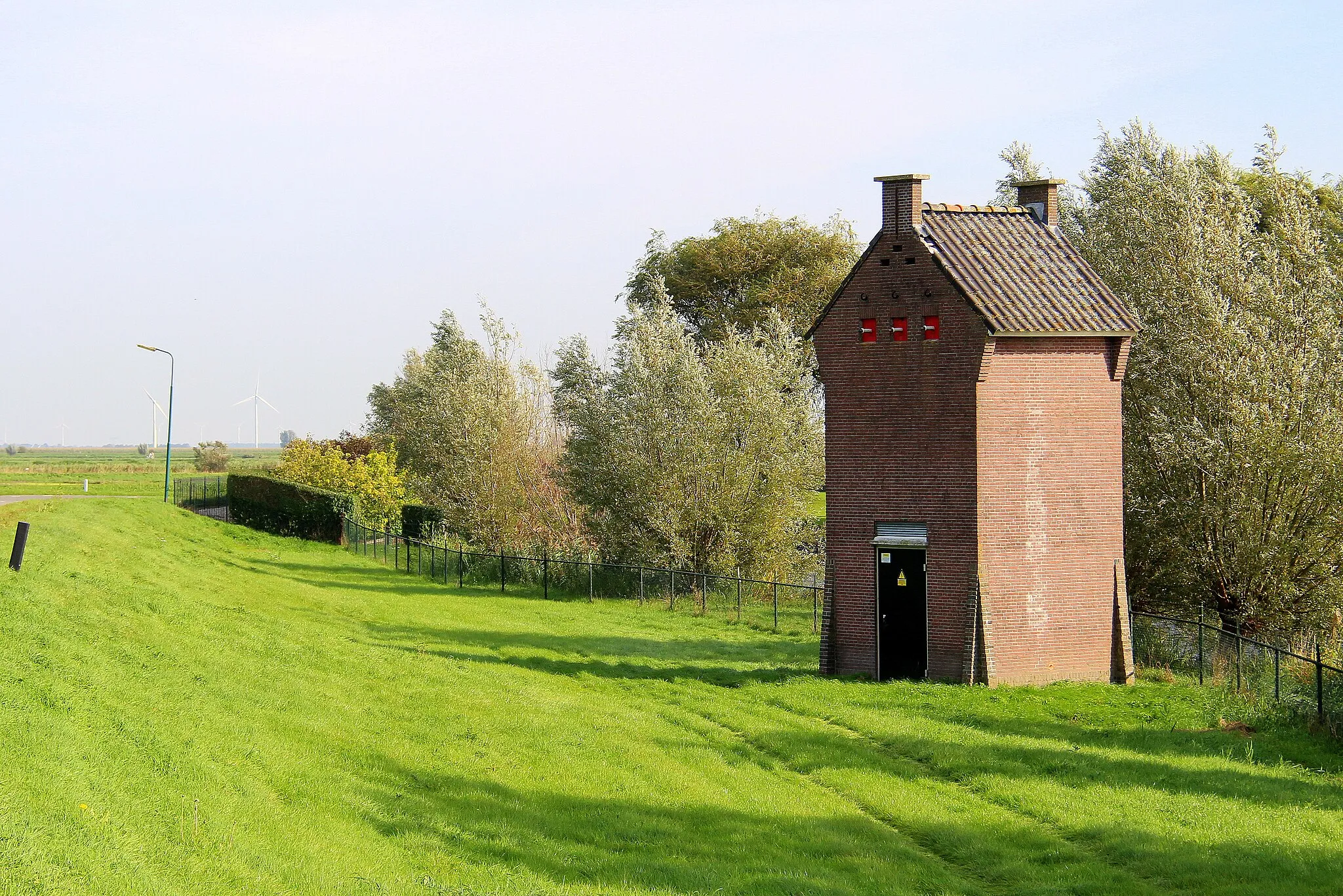 Photo showing: Transformatorhuisje in 1954 voor de PUEM gebouwd naar ontwerp van H.E. Schulte; oorspronkelijk gebruikt voor het transformeren van bovengrondse hoogspanning.