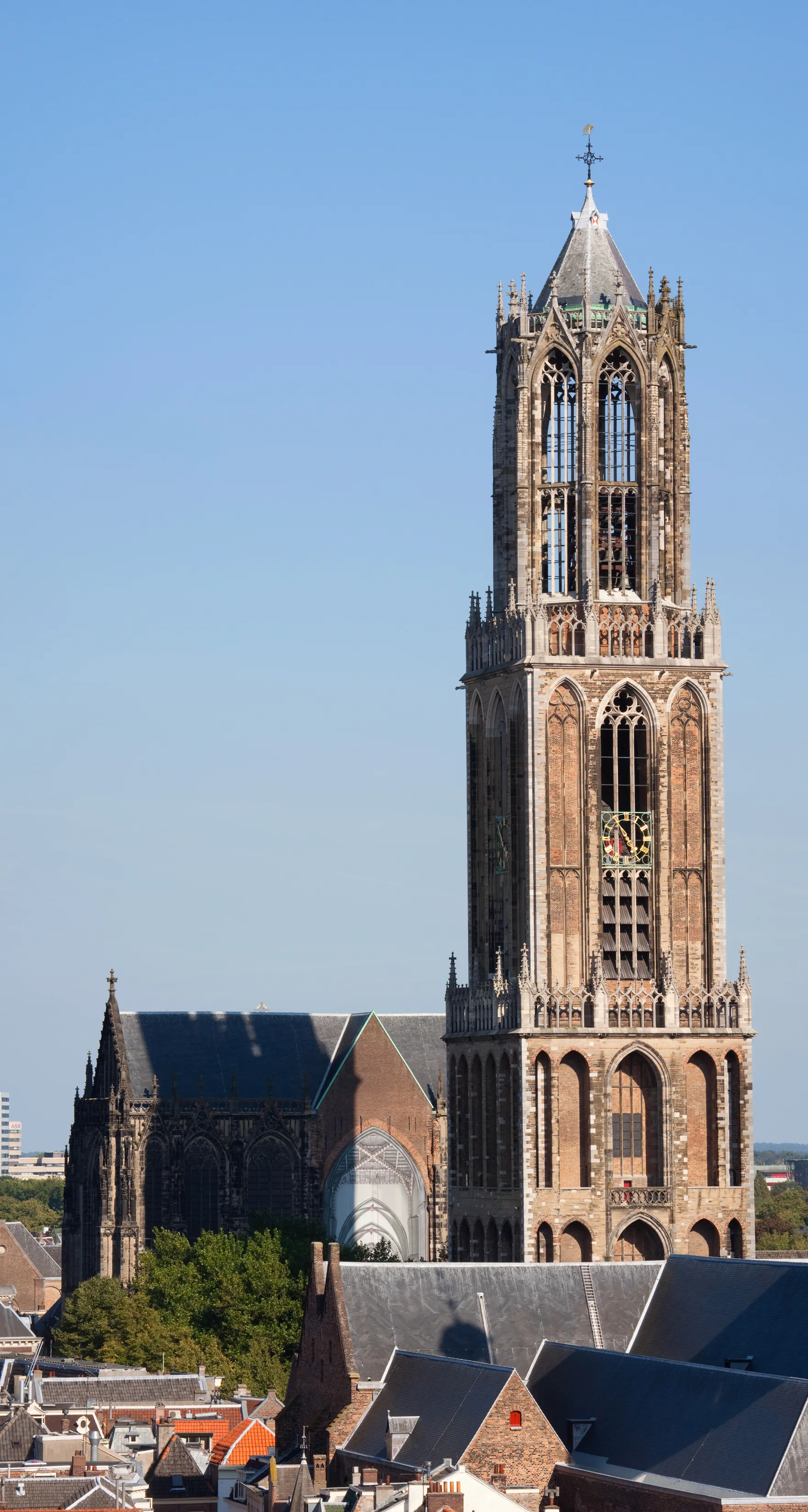 Photo showing: The Dom Tower in Utrecht, the Netherlands is one of the best known landmarks of this country. This gothic tower is the highest church tower (112,5 metres/368 feet) in the Netherlands and was built between 1321 and 1382 as part of the Cathedral of St. Martin. The resolution of the original photograph is 7768*4150.