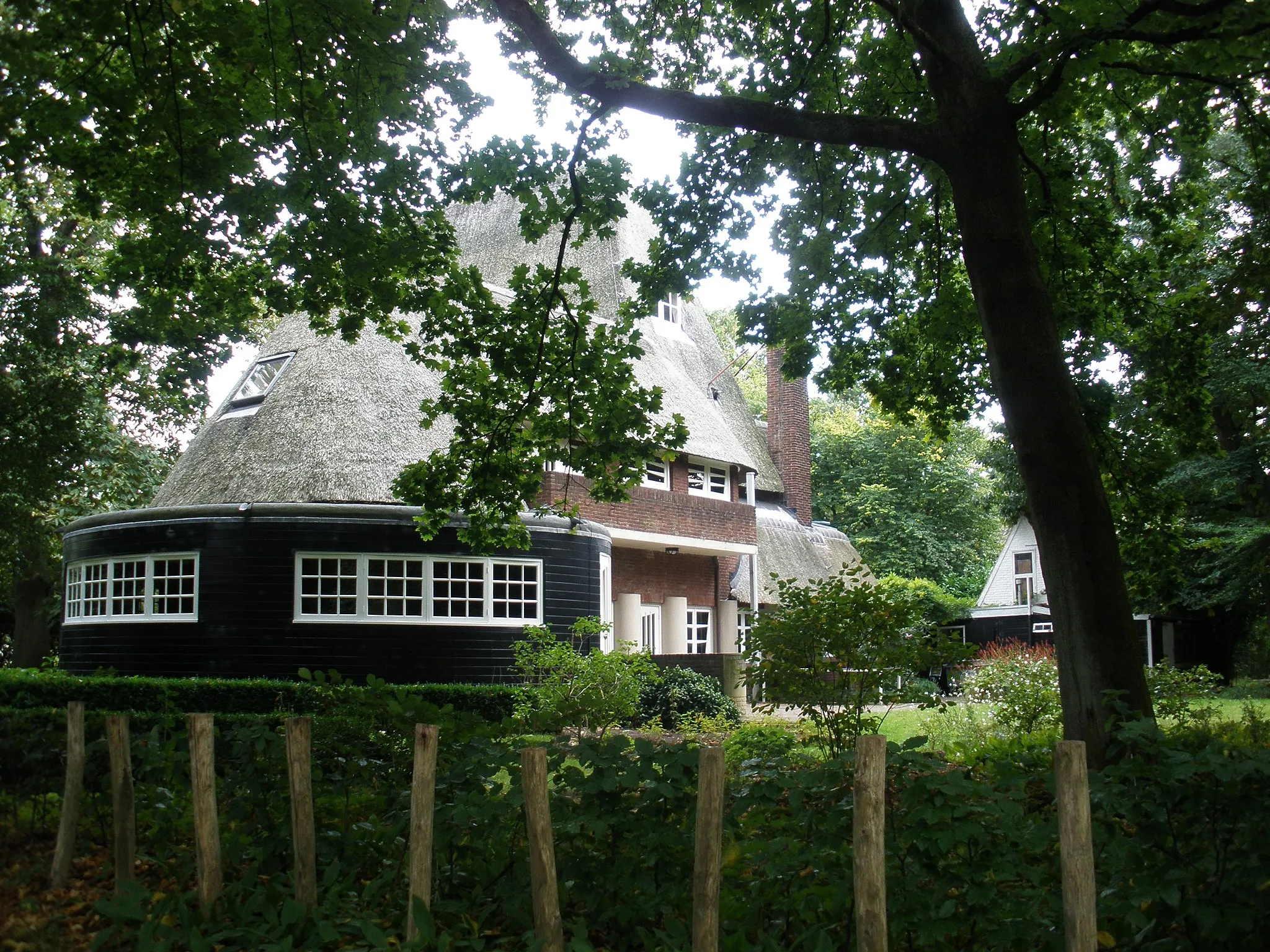 Photo showing: Walter Maas Huis, from the north.