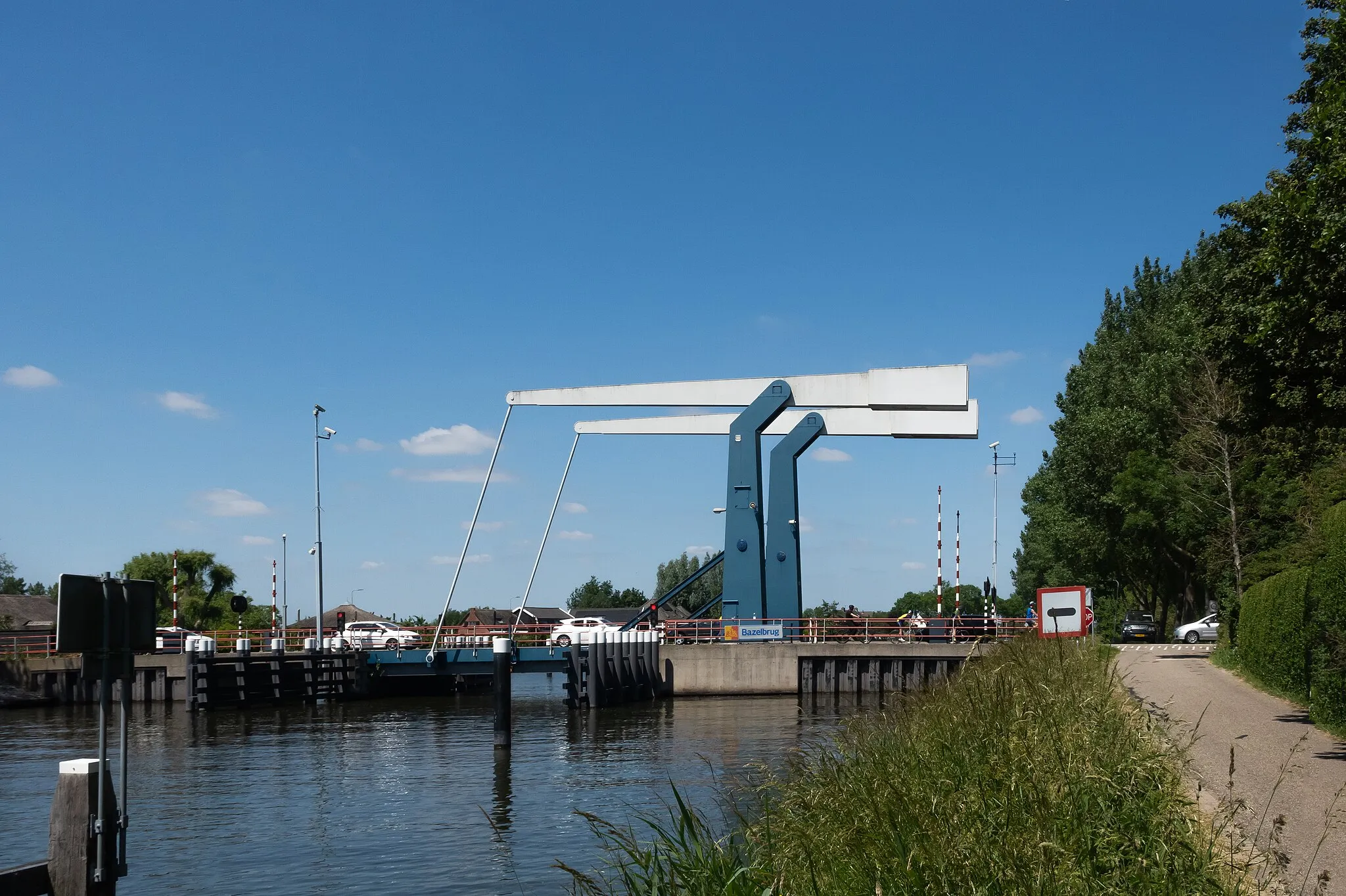 Photo showing: between Nieuwland and Noordeloos, bridge: the Bazelbrug - the drawbridge is just closed