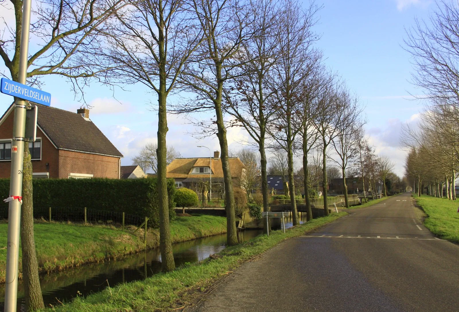 Photo showing: Vanaf de Achterkade komen we op de Zijderveldselaan in het dorp Zijderveld Gemeente Vianen.