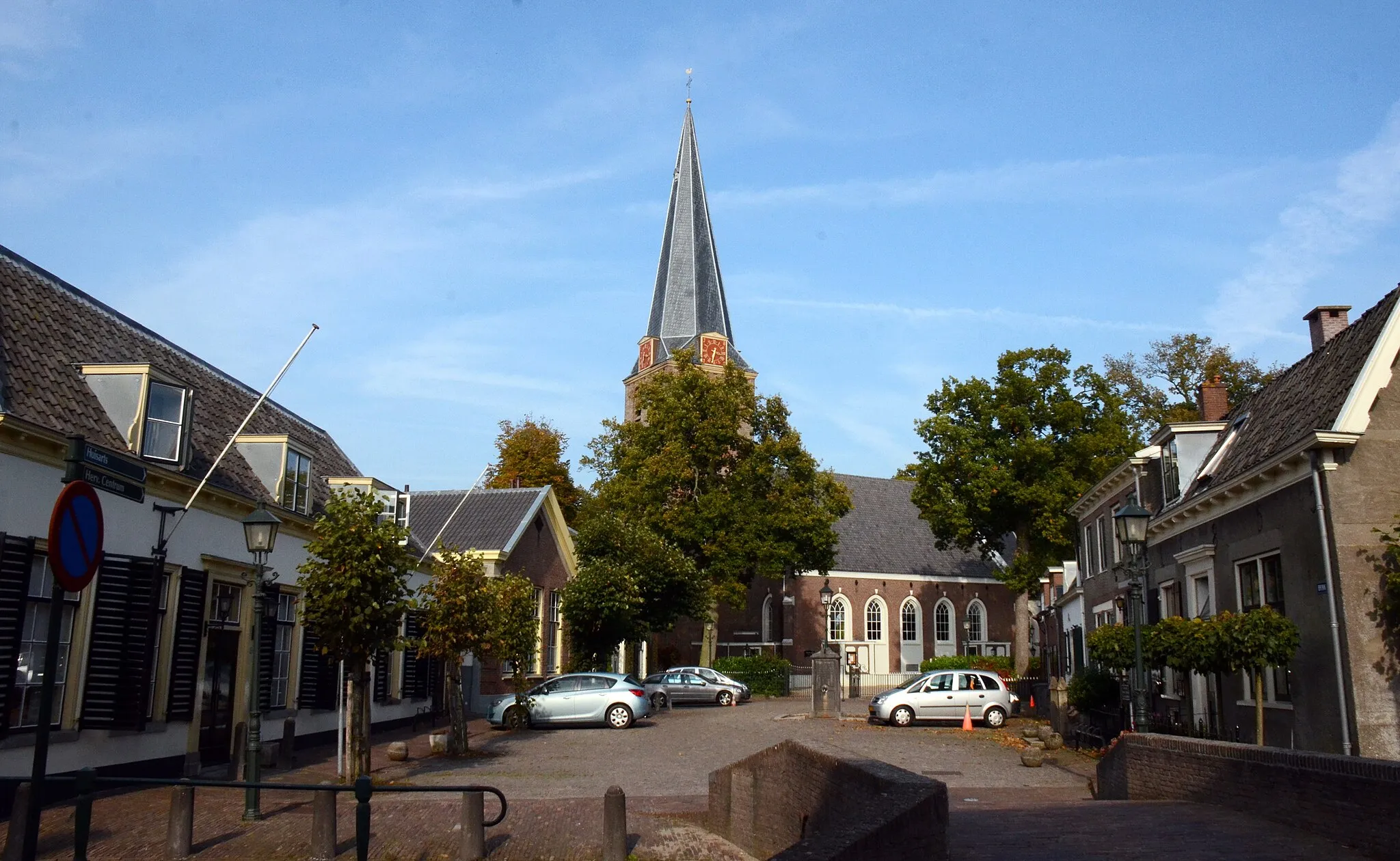 Photo showing: Village streetview of Langbroek with churchtower