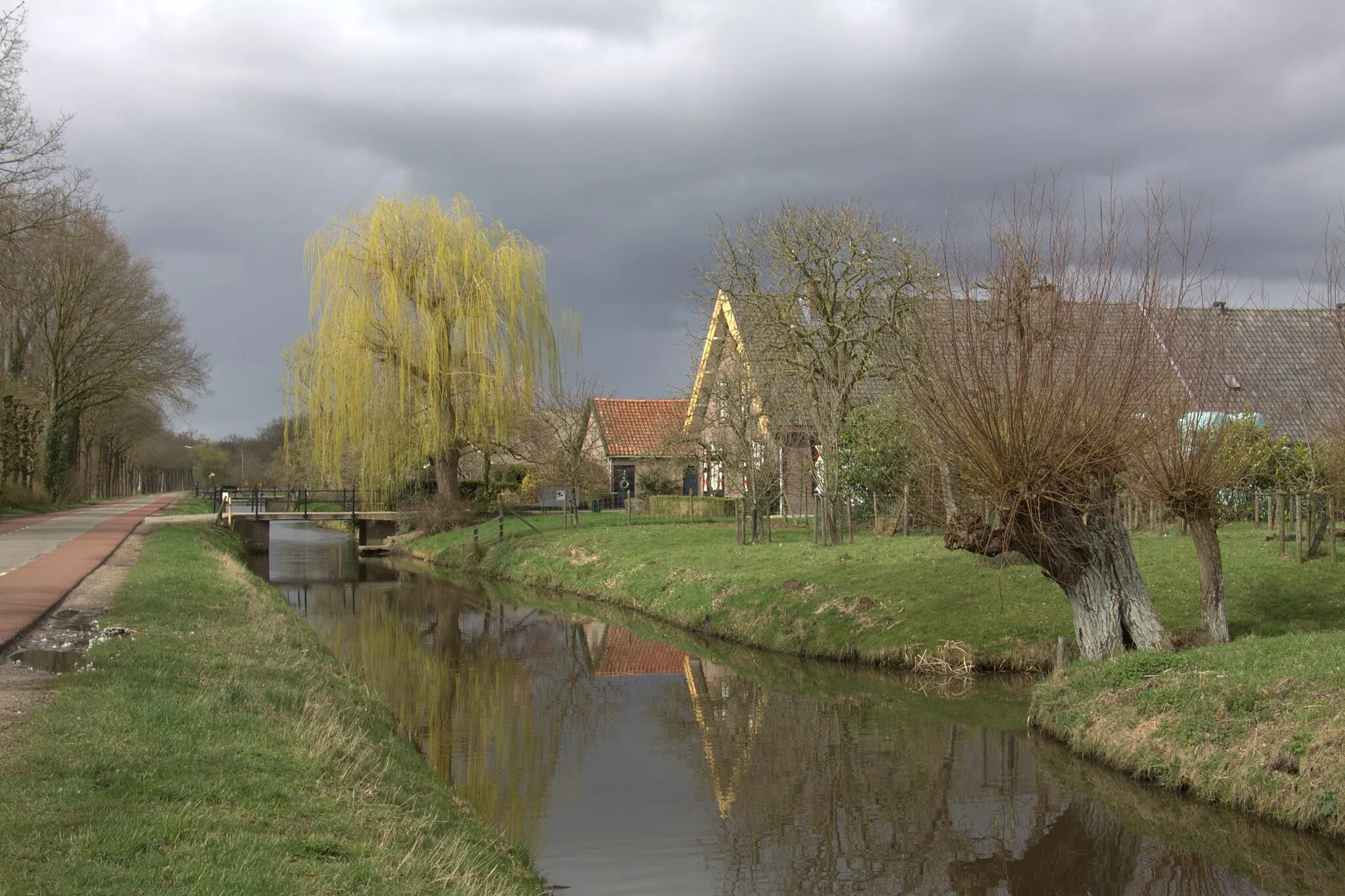 Photo showing: Buurtschap Steenen brug tussen het dorp Langbroek en buurtschap Ovenlangbroek aan de Langbroekerdijk in de provincie Utrecht. Maart 2019.