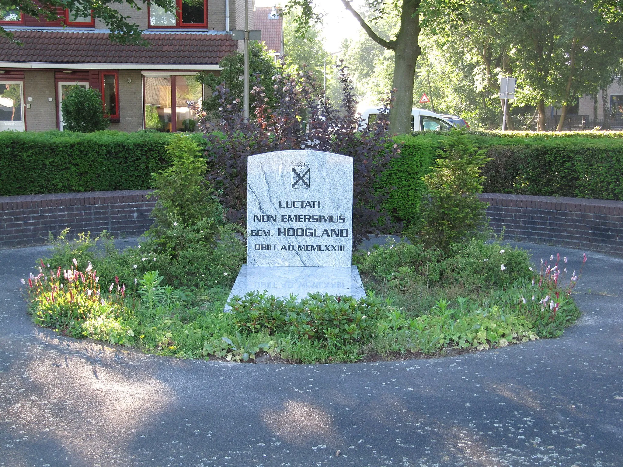 Photo showing: Tombstone Municipality of Hoogland on the Zevenhuizerstraat in Hoogland, municipality of Amersfoort, The Netherlands