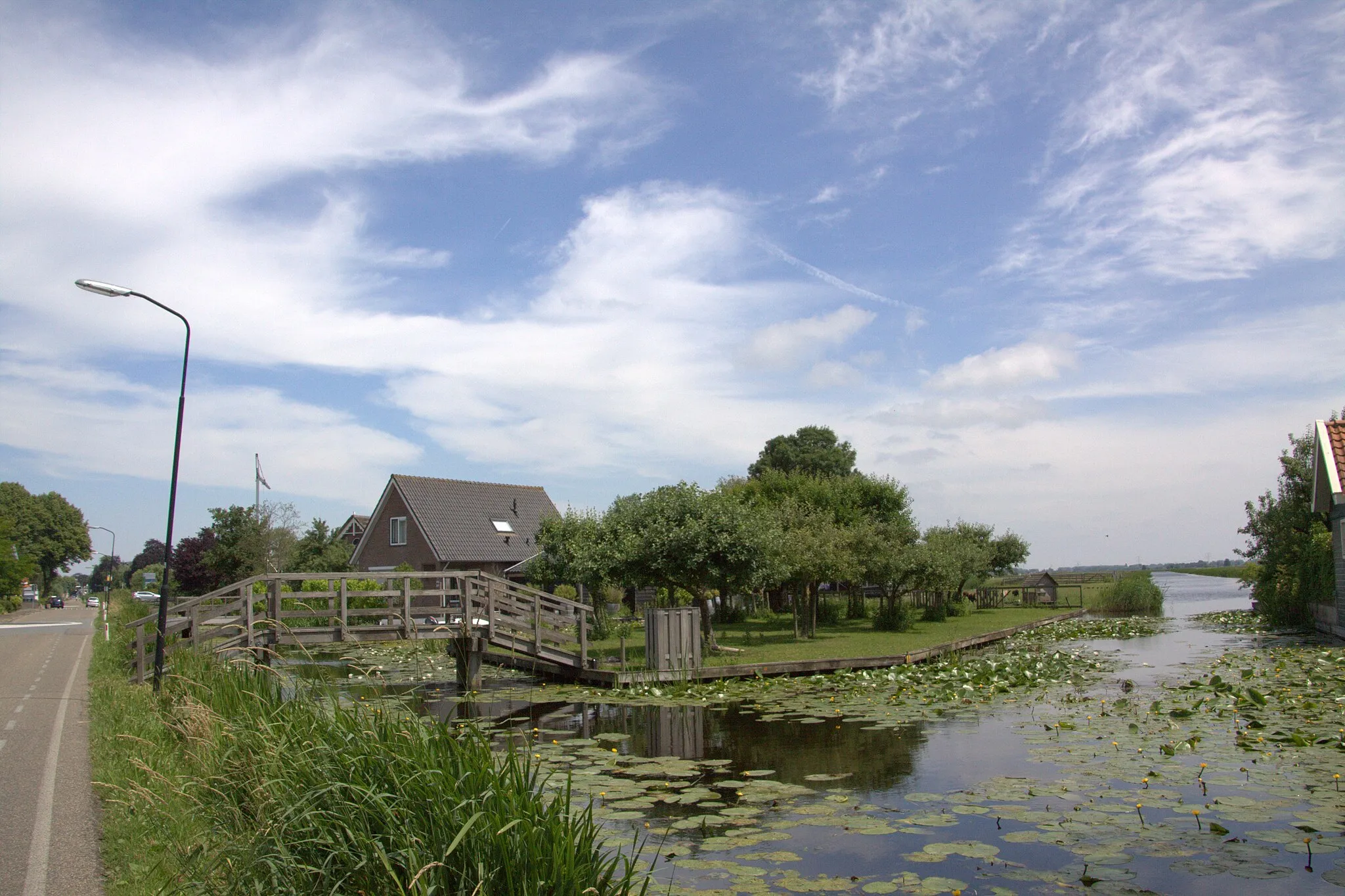 Photo showing: Het landschap met brede waters en smalle wegen in buurtschap Demmerik in Vinkeveen Gem De Ronde Venen.