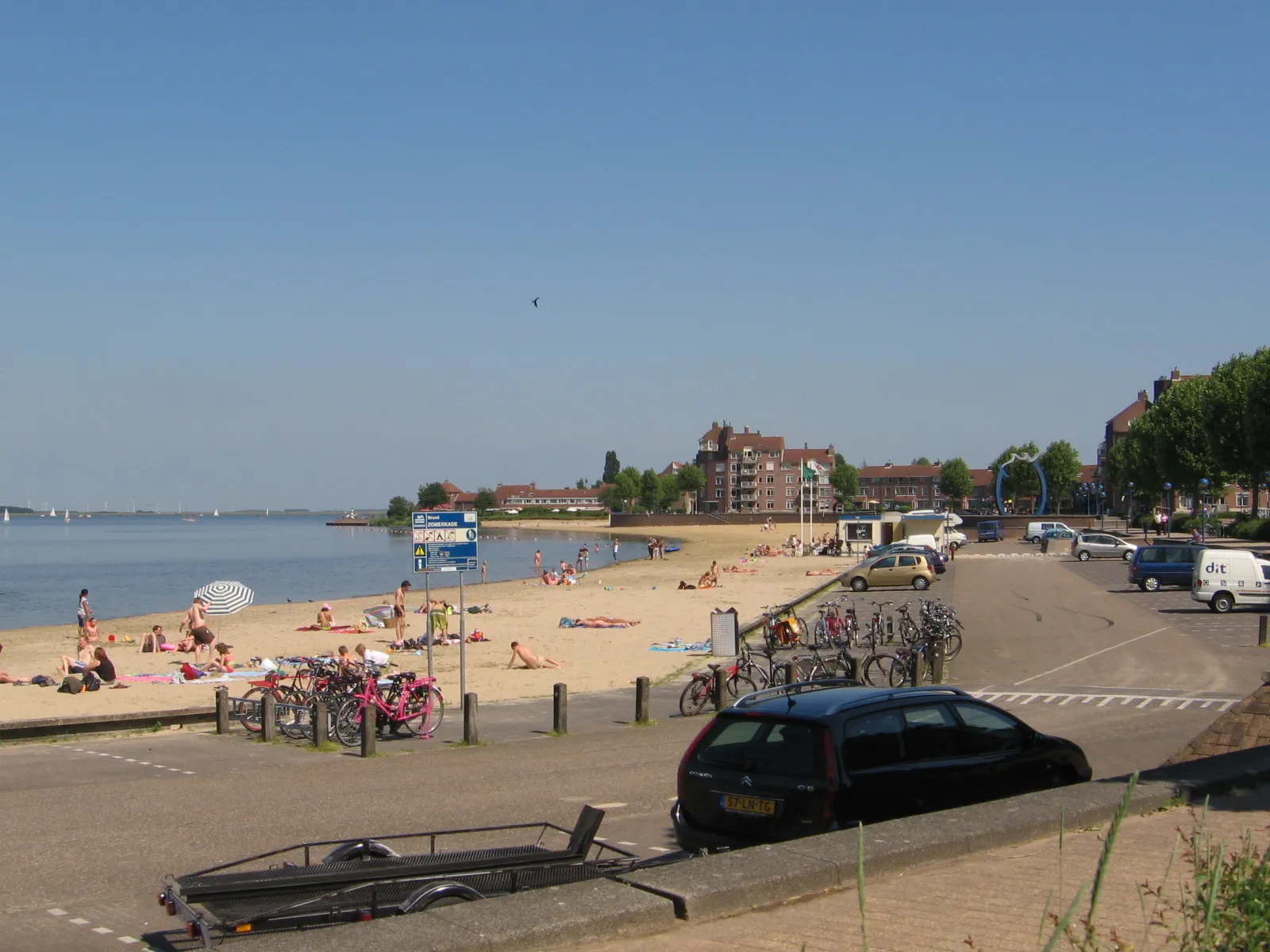 Photo showing: Huizen, strandje aan gooimeer, juni 2006