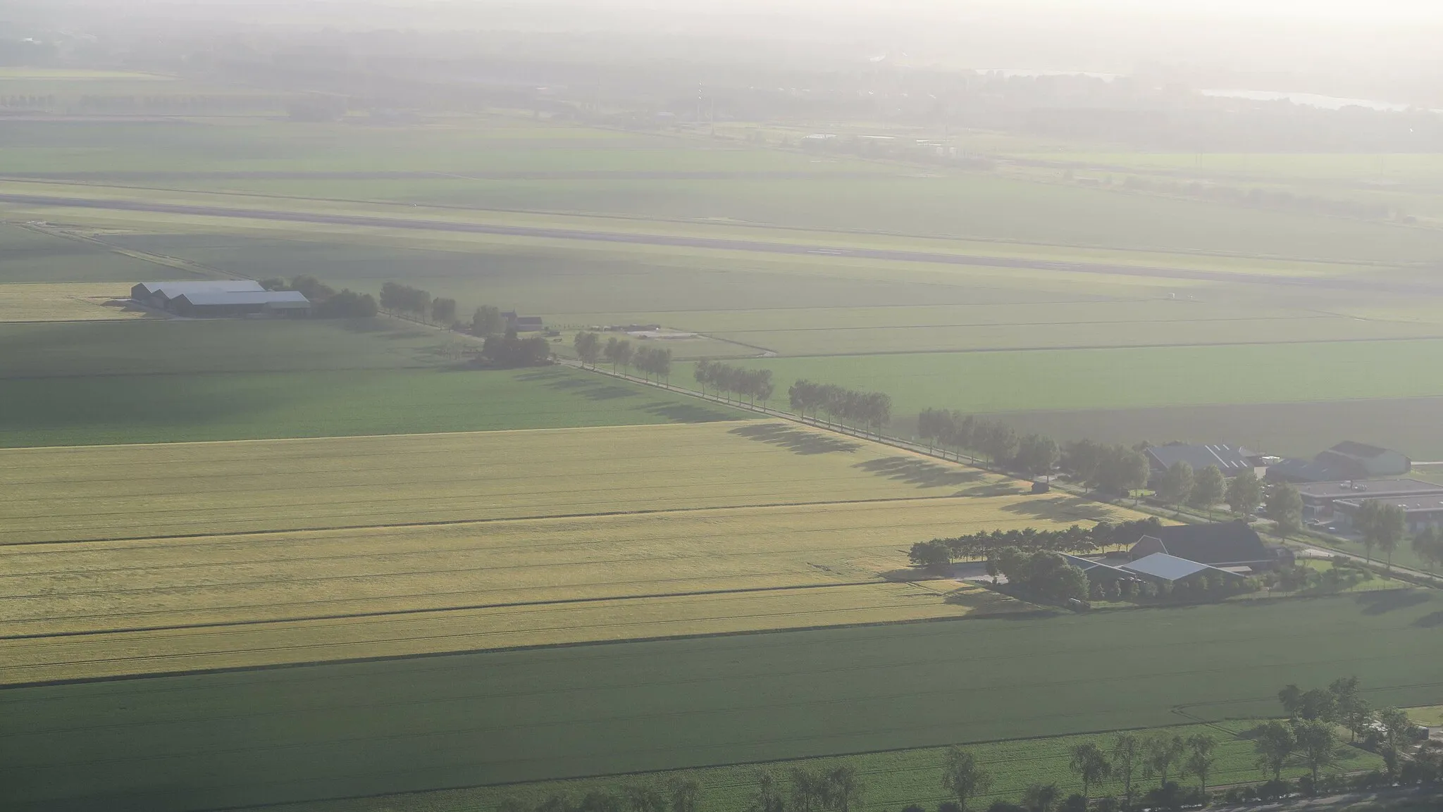 Photo showing: De IJweg tussen Boesingheliede en de Polderbaan.