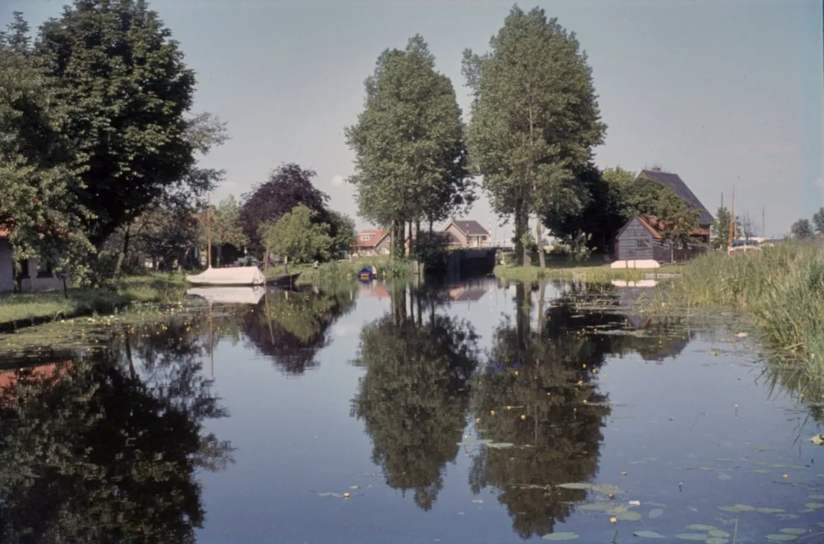 Photo showing: Overzicht: Begin De Meije bij sluis op de grens van Rijnland (wegwijzer 693)