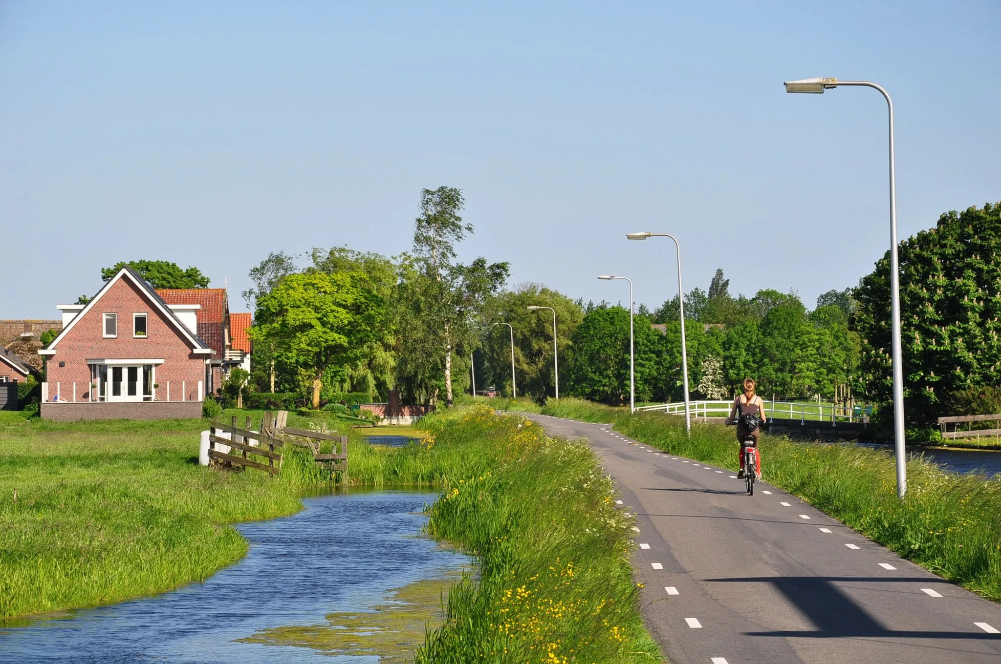 Photo showing: The Zuideinde in Aarlanderveen (municipality Alphen aan den Rijn, Prov. South-Holland, Netherlands).