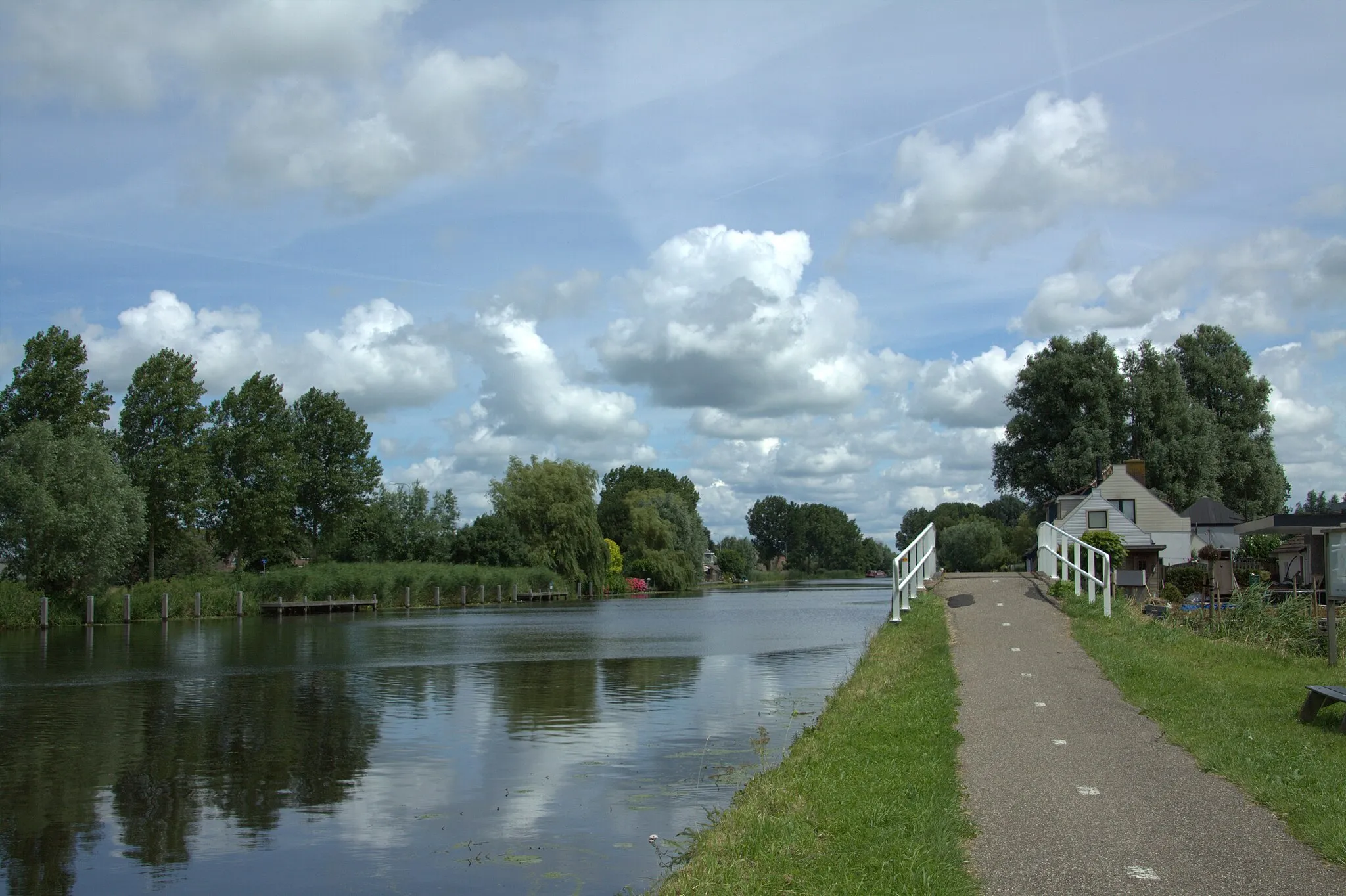 Photo showing: Een mooi plekje om even stil te staan en te kijken over de Oude Rijn in de richting van Nieuwerbrug aan den Rijn.
