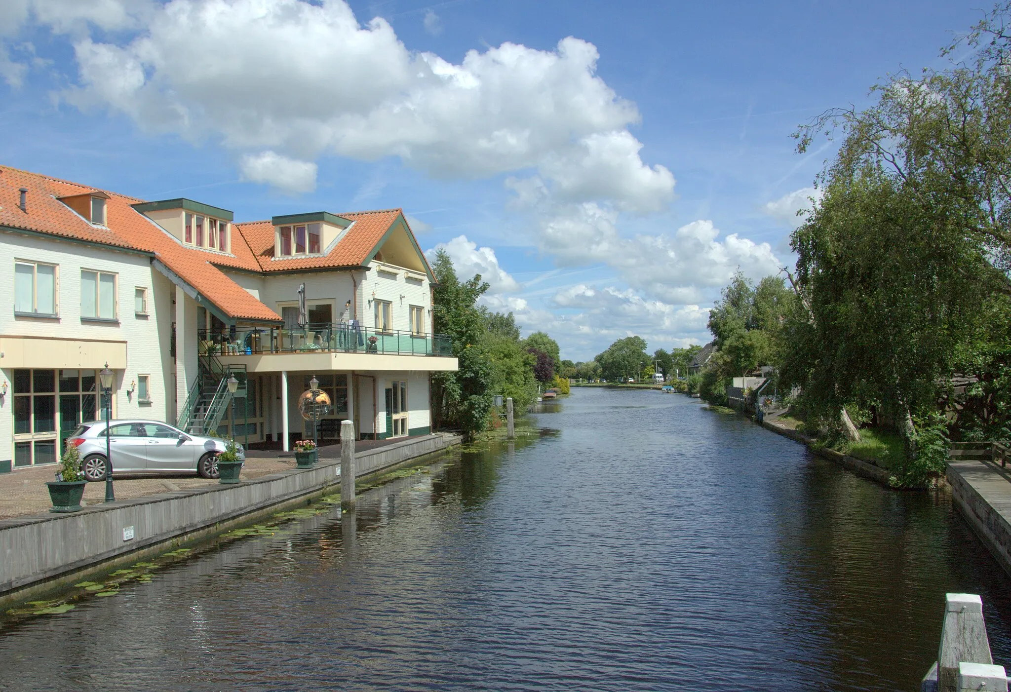 Photo showing: Vroeger heette het dorp gewoon Nieuwerbrug, maar tegenwoordig heet het officieel, heel deftig Nieuwerbrug aan den Rijn.