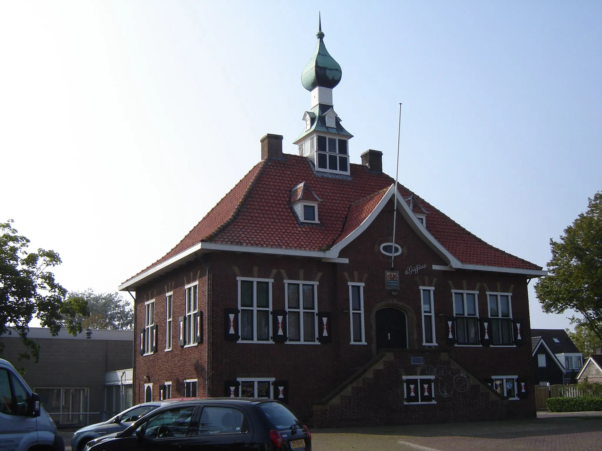 Photo showing: Dorpshuis de Griffioen in Wolphaartsdijk Town hall De Griffioen in Wolphaartsdijk. Wolphaartsdijk, Goes, Zeeland, Netherlands