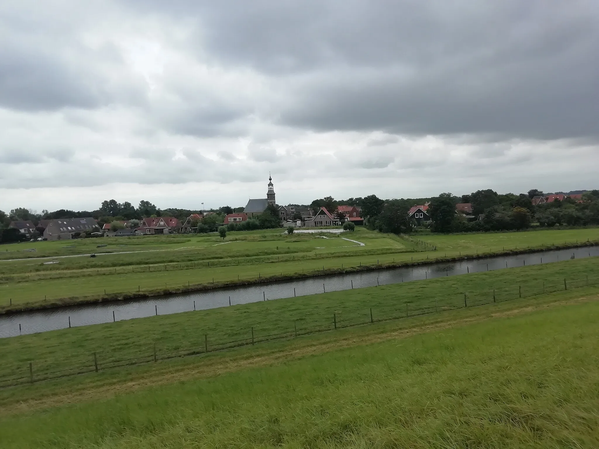 Photo showing: View at (the church from) Kattendijke