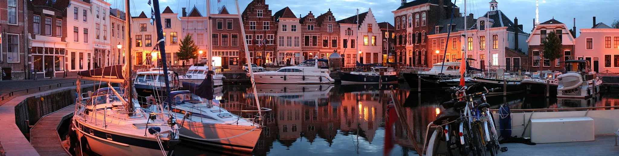 Photo showing: View in the Stadshaven in city of Goes.