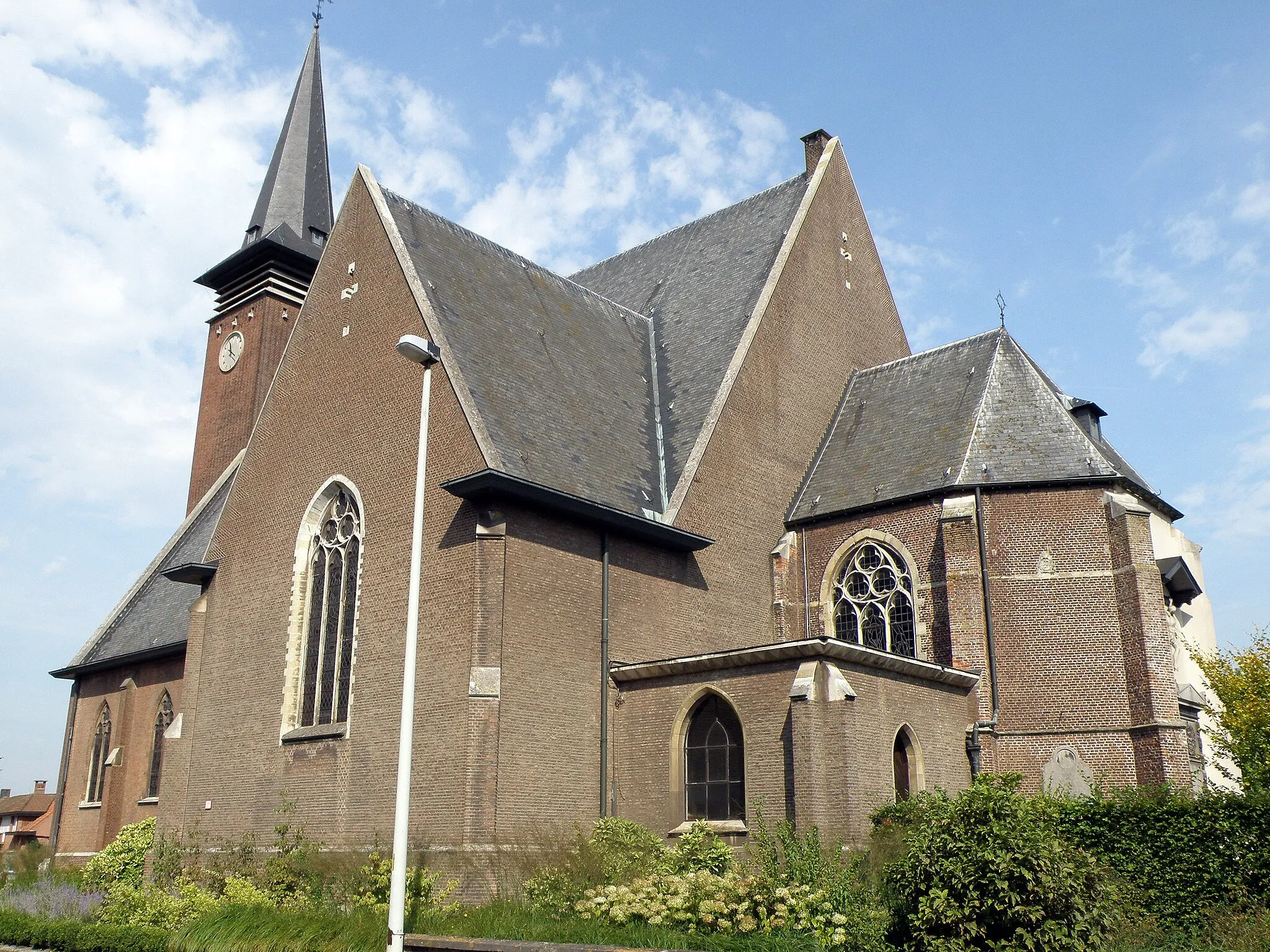 Photo showing: Berendrecht, stad Antwerpen (district Berendrecht-Zandvliet-Lillo): neogotische Sint-Jan de Doperkerk, zuidergevel en (laatgotisch, 1685) koor.