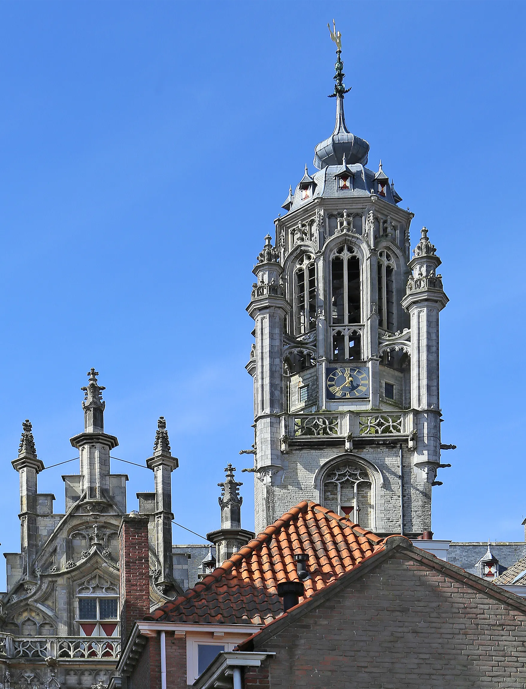 Photo showing: Tower of the City Hall (Stadhuis) in Middelburg. The construction of the late Gothic town hall began in 1452 and lasted until 1520. The town hall has a tower with a carillon.