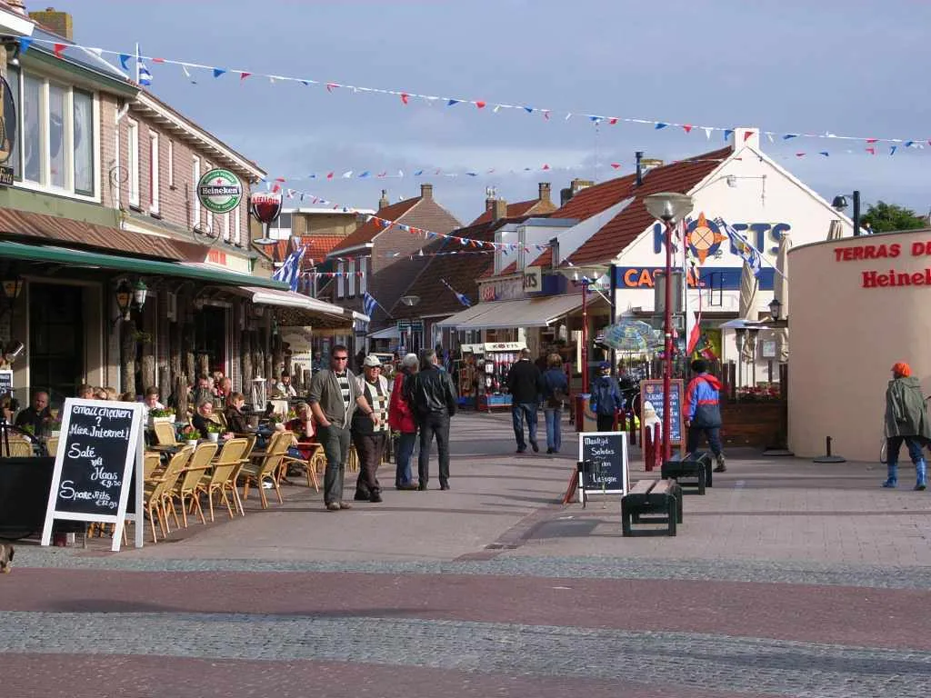 Photo showing: Zoutelande main shoppingstreet