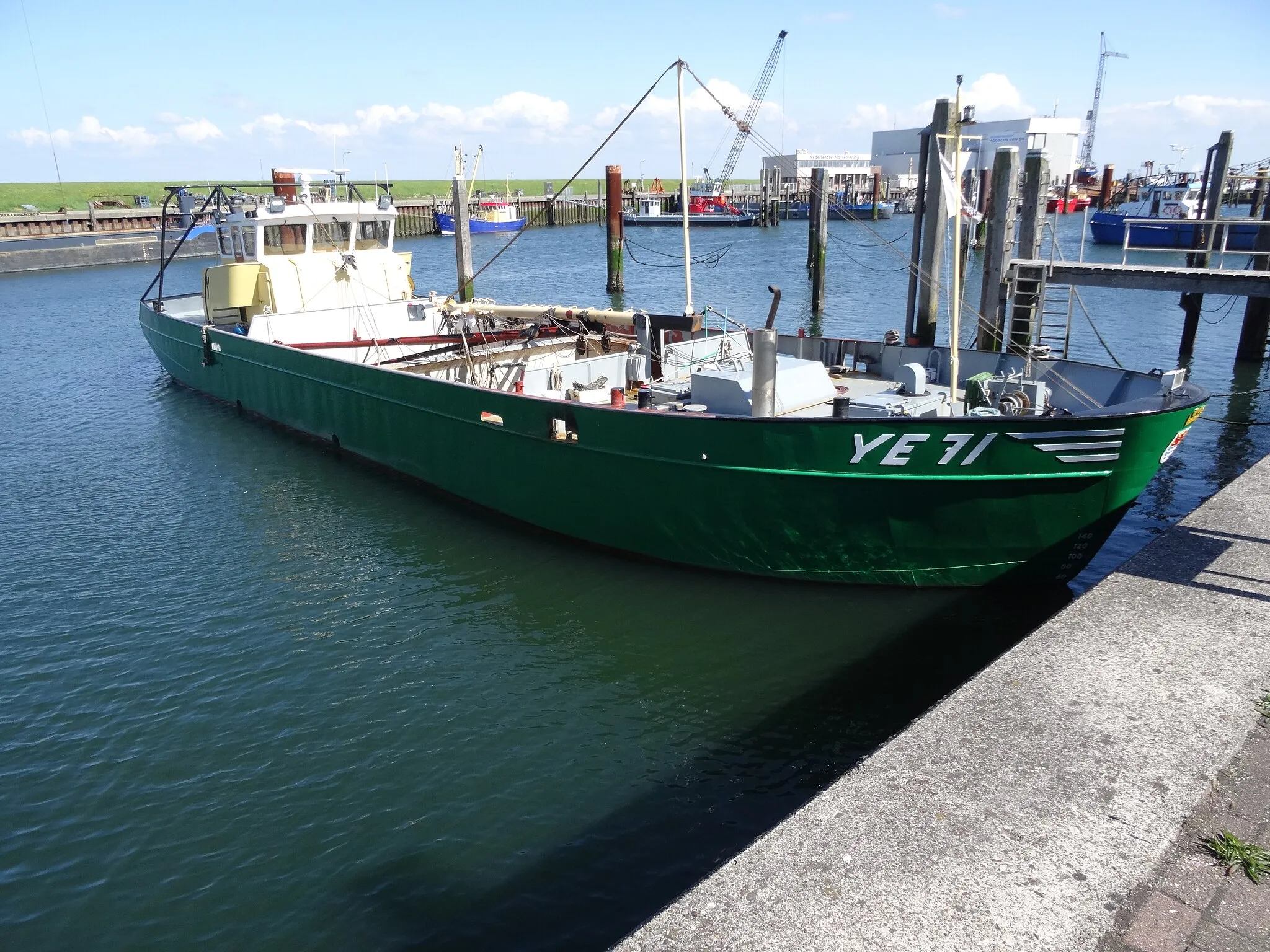 Photo showing: A ship for fishing mussels in the port of Yerseke, the Netherlands.