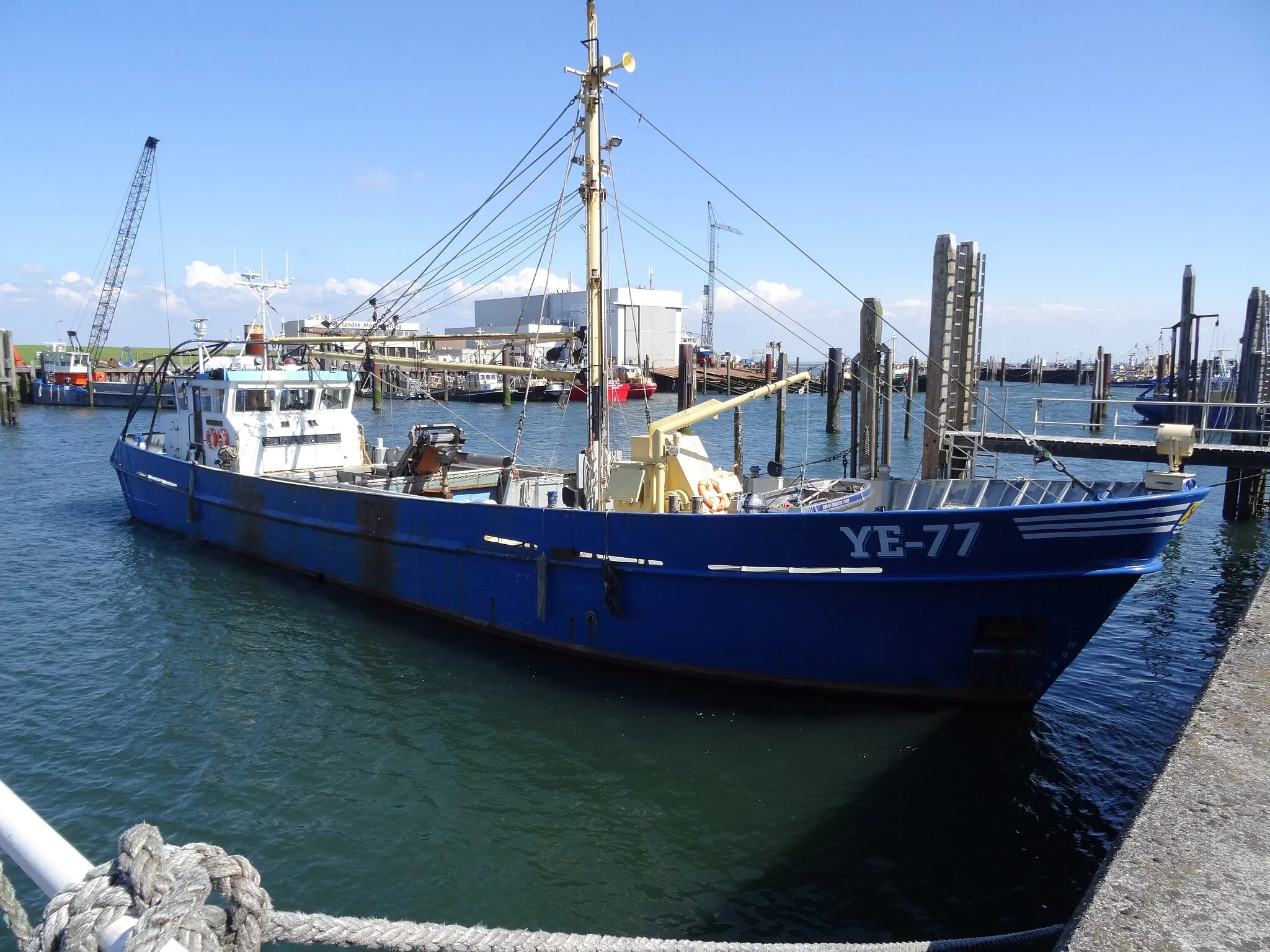 Photo showing: A ship for fishing mussels in the port of Yerseke, the Netherlands.