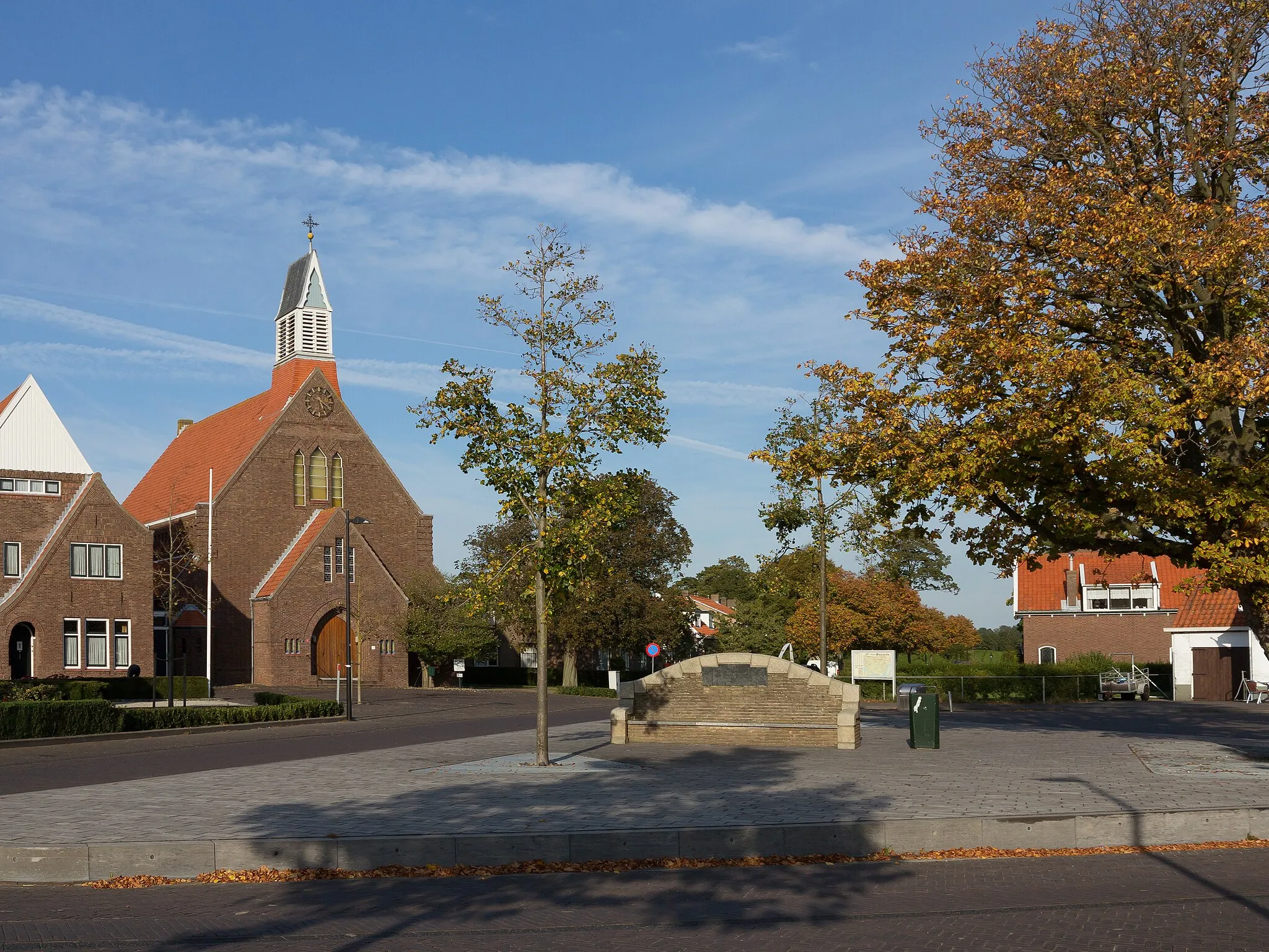 Photo showing: Lewedorp, catholic church in the street