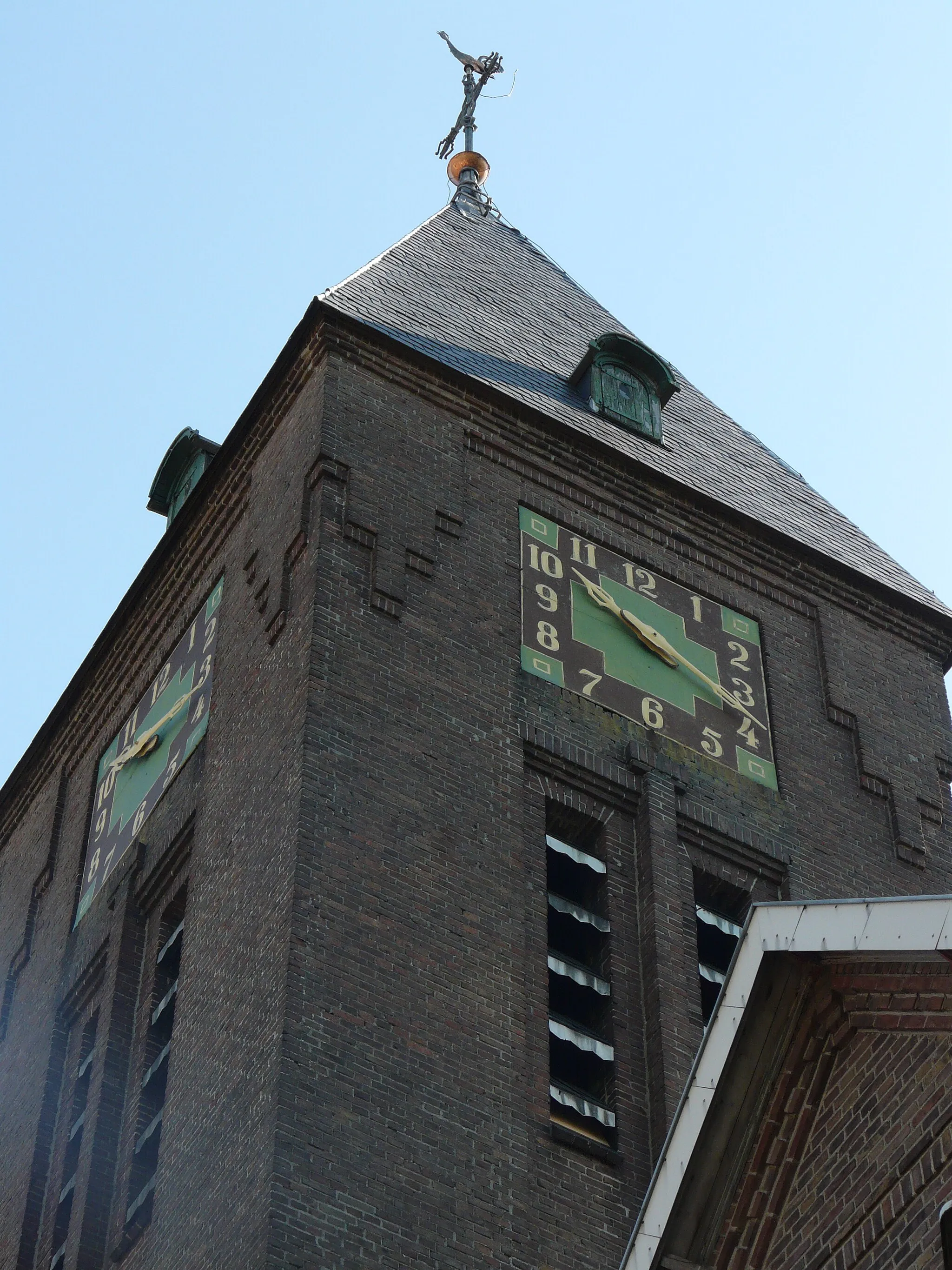 Photo showing: Toren van de kerk van Wernhout
