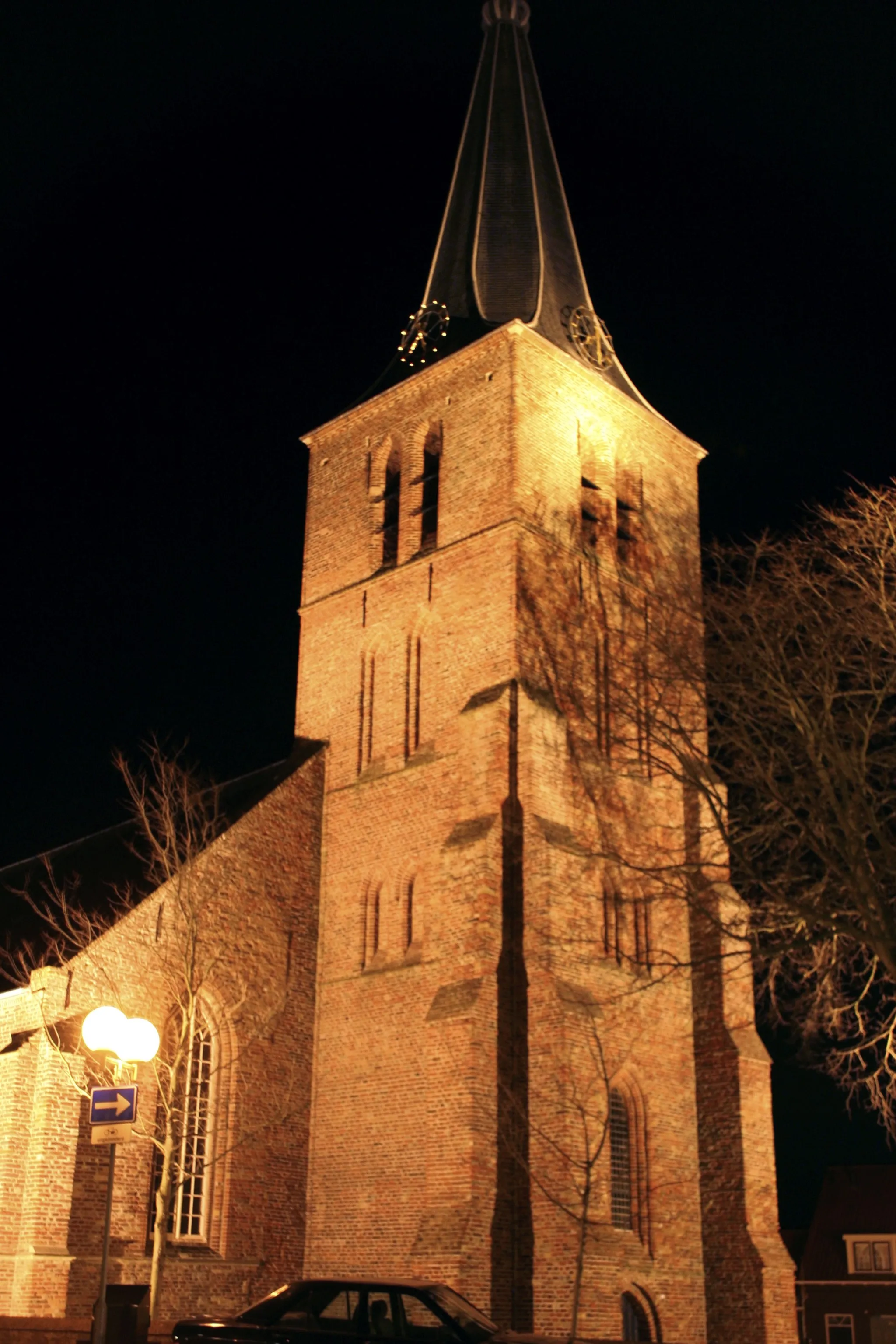 Photo showing: Church in Domburg, the Netherlands. Photographed by Niels Bosboom in December 2005.