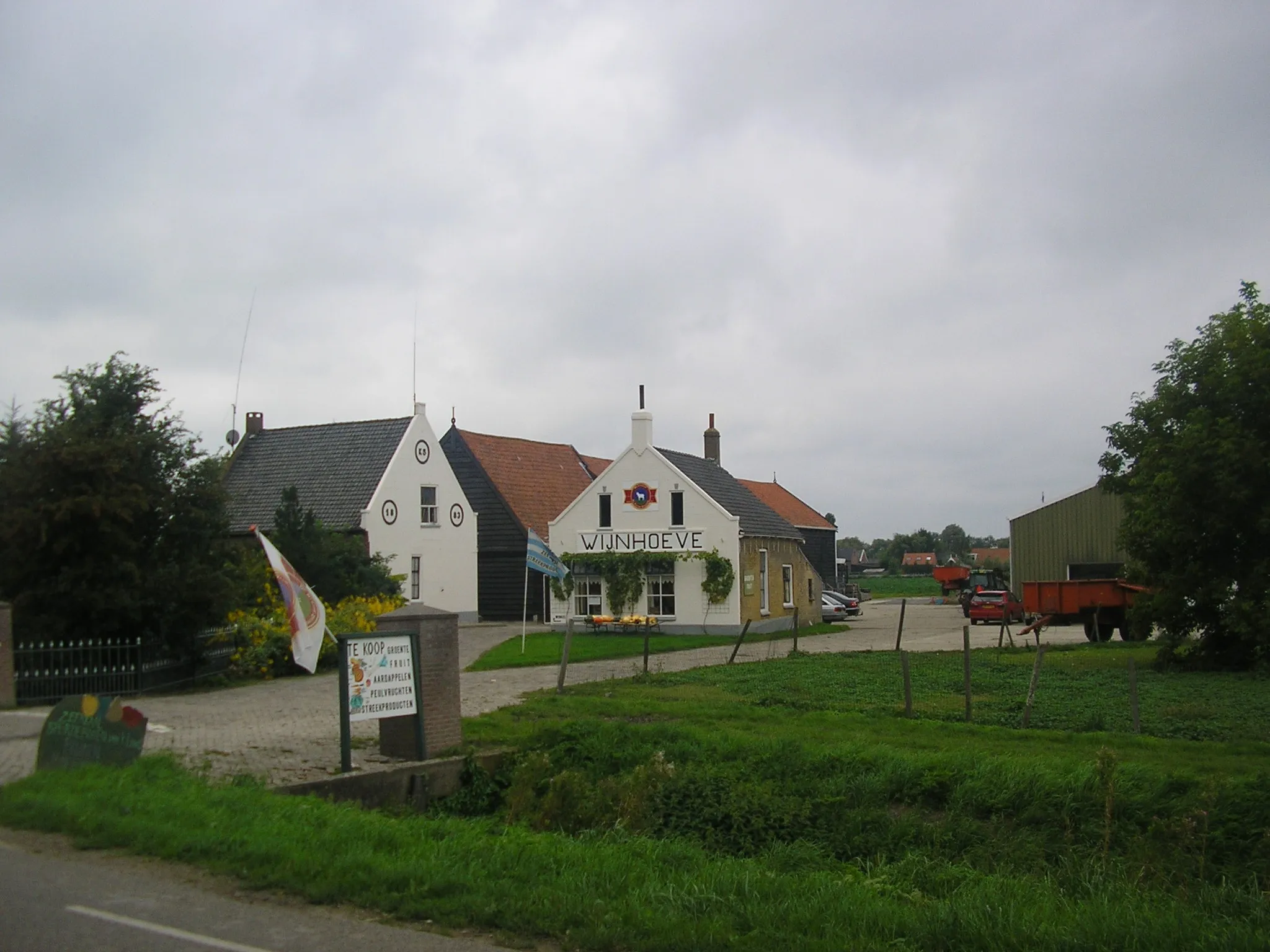 Photo showing: Zicht op een deel van de Wijnhoeve de Kleine Schorre, Zuiddijk 4, 4315 PA Dreischor