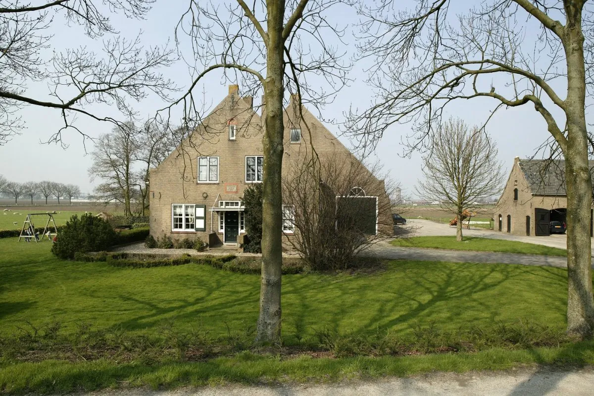 Photo showing: Overzicht boerderij (opmerking: Foto's verkregen uit privé-collectie van fotograaf P. van Galen.)