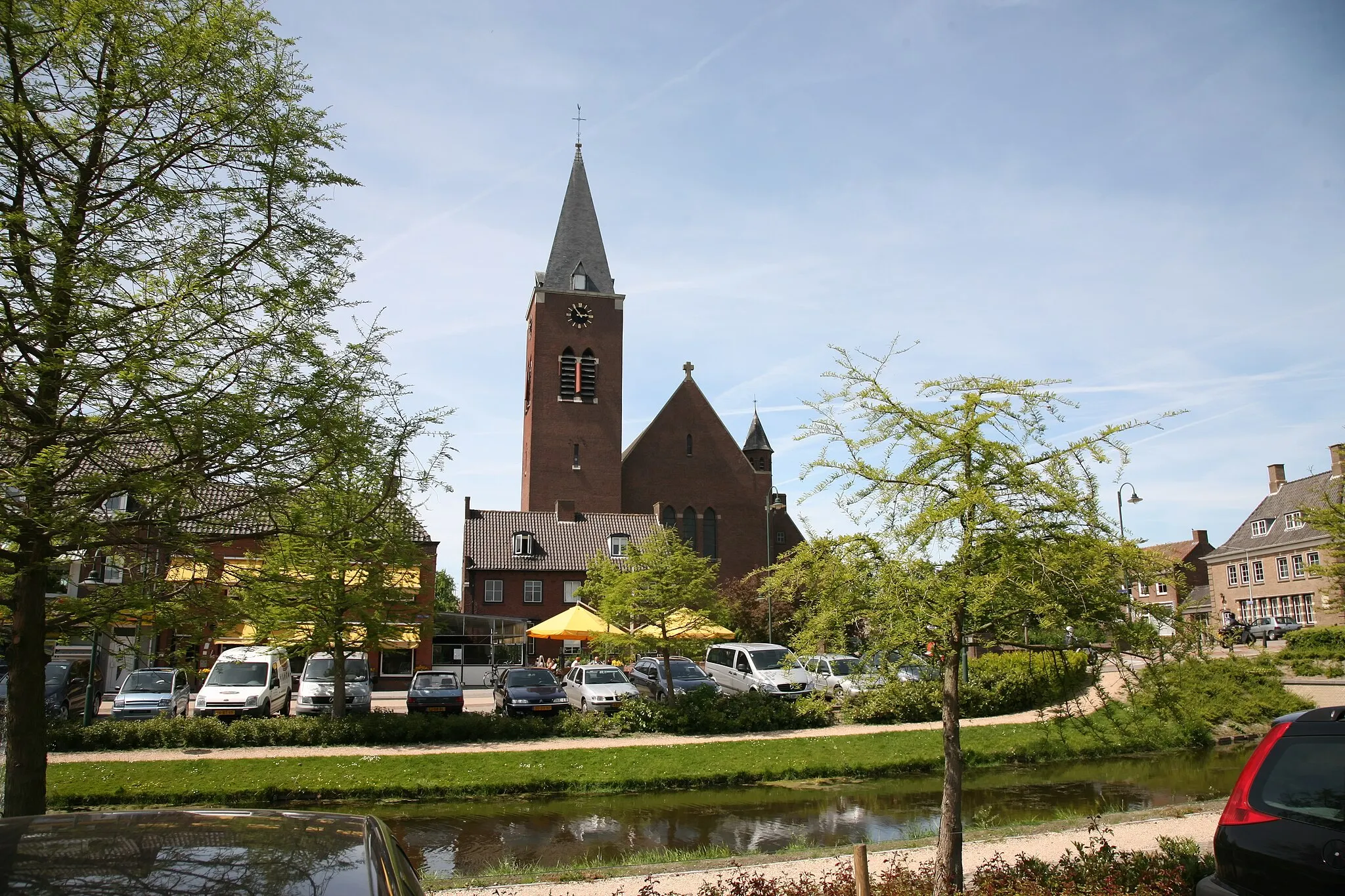 Photo showing: Dinteloord Petrus- en Pauluskerk