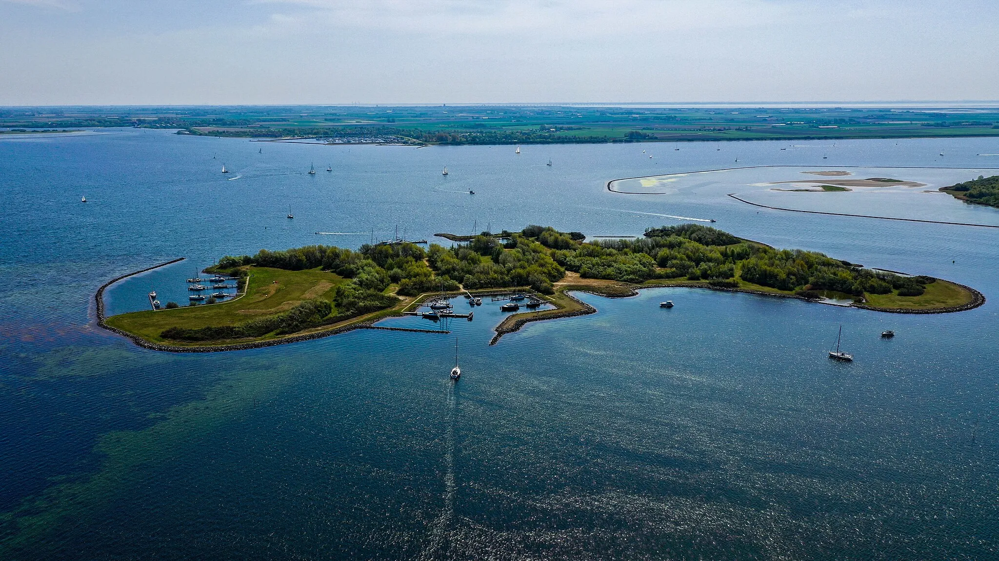 Photo showing: Zcht op een deel van het eiland Ossehoek in het Grevelingenmeer, nabij Port Zélande