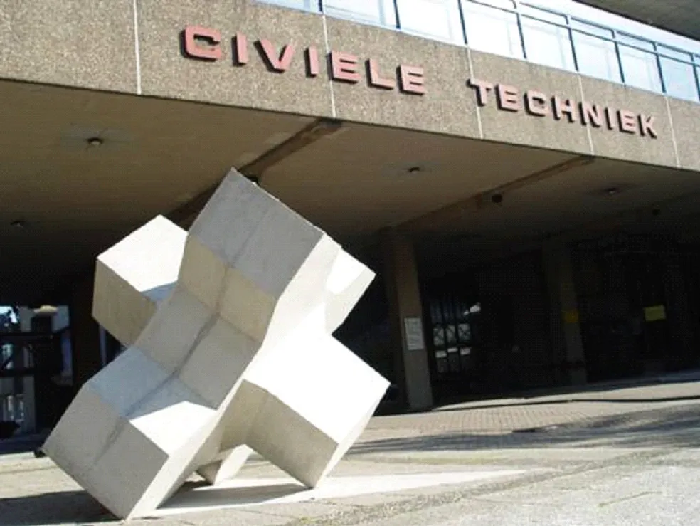 Photo showing: Xbloc in front of the CiTG building of TU Delft. This block has been used for full-scale crash tests and rocking tests