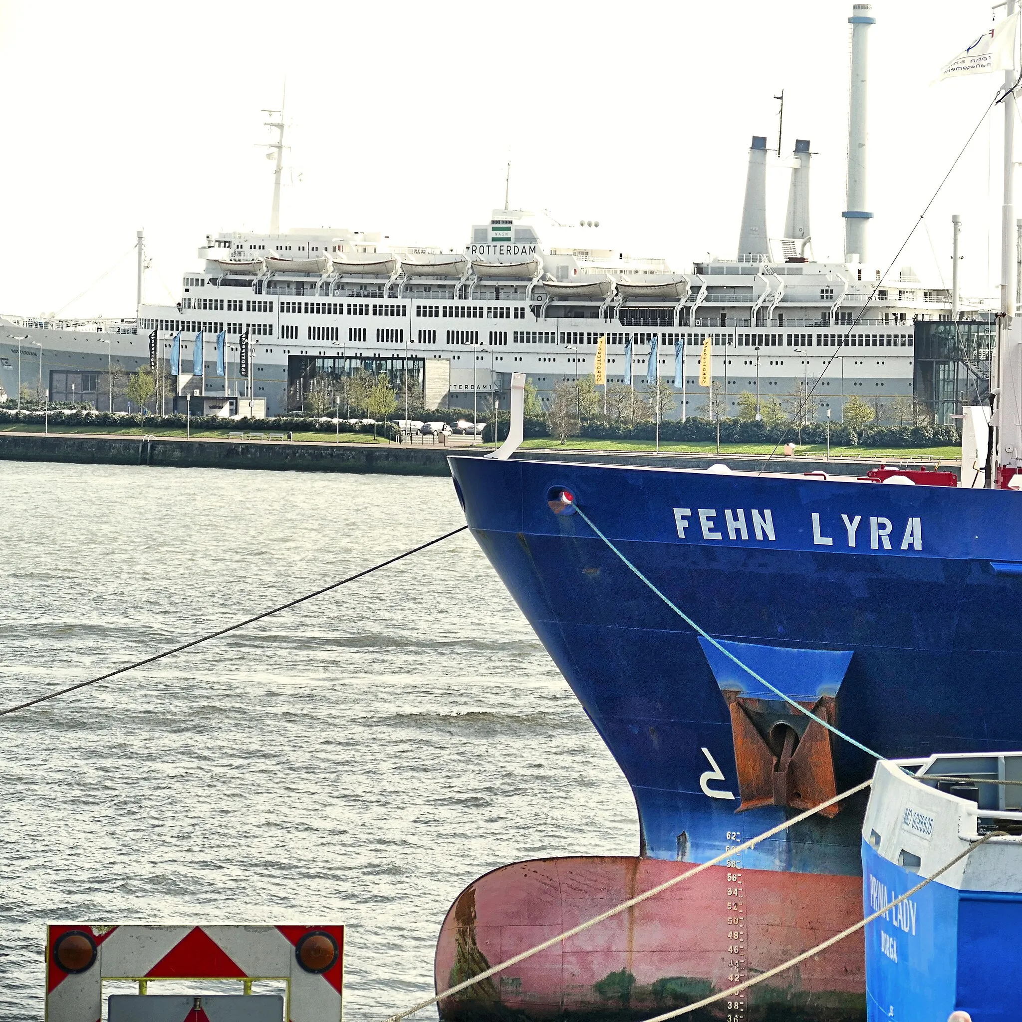 Photo showing: Fehn Lyra and SS Rotterdam from Parkkade, Rotterdam