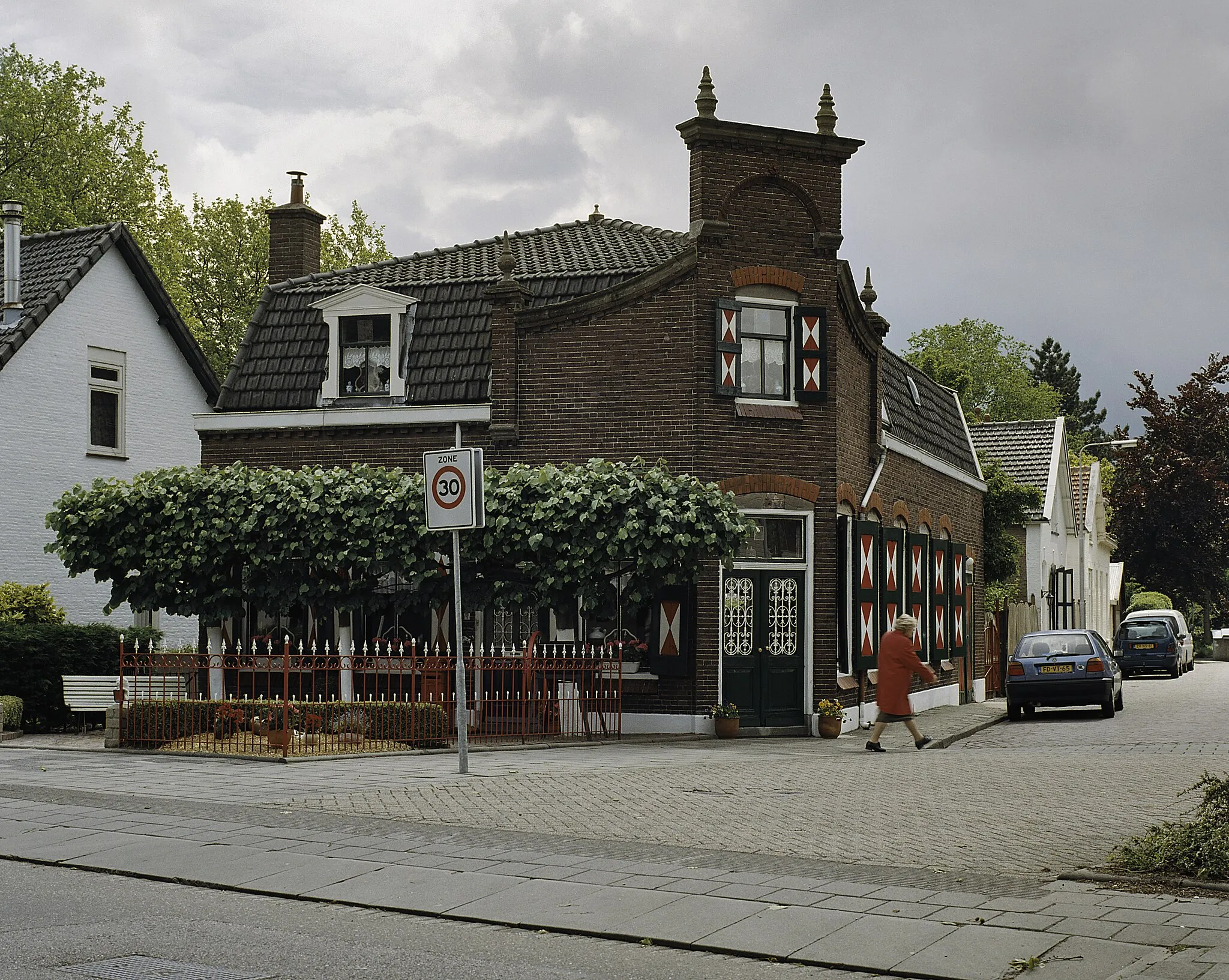 Photo showing: Winkel: Overzicht ingangspartij (opmerking: Gefotografeerd voor Monumenten In Nederland Zuid-Holland)