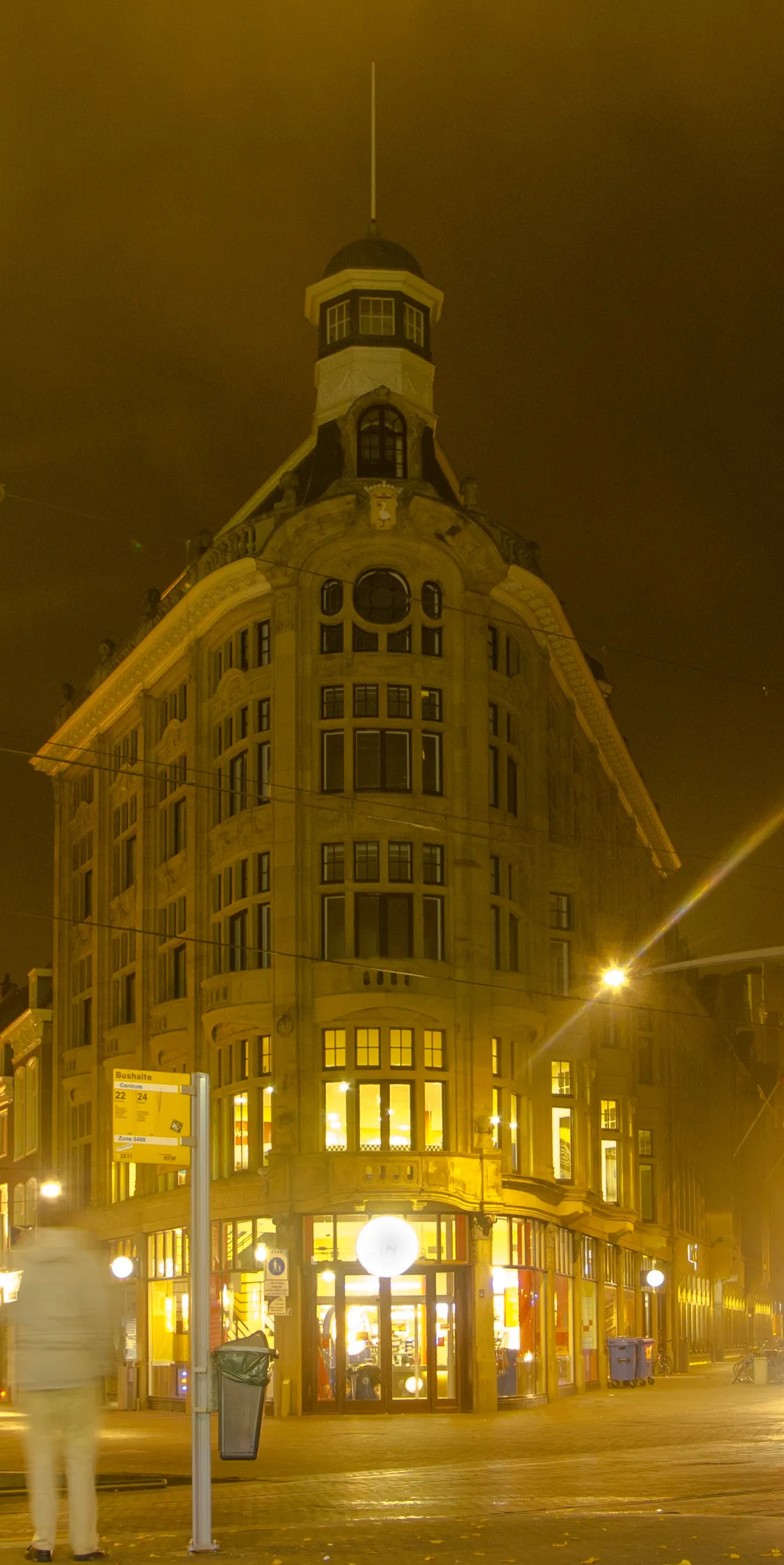 Photo showing: Burger King bij nacht in Den HaaG