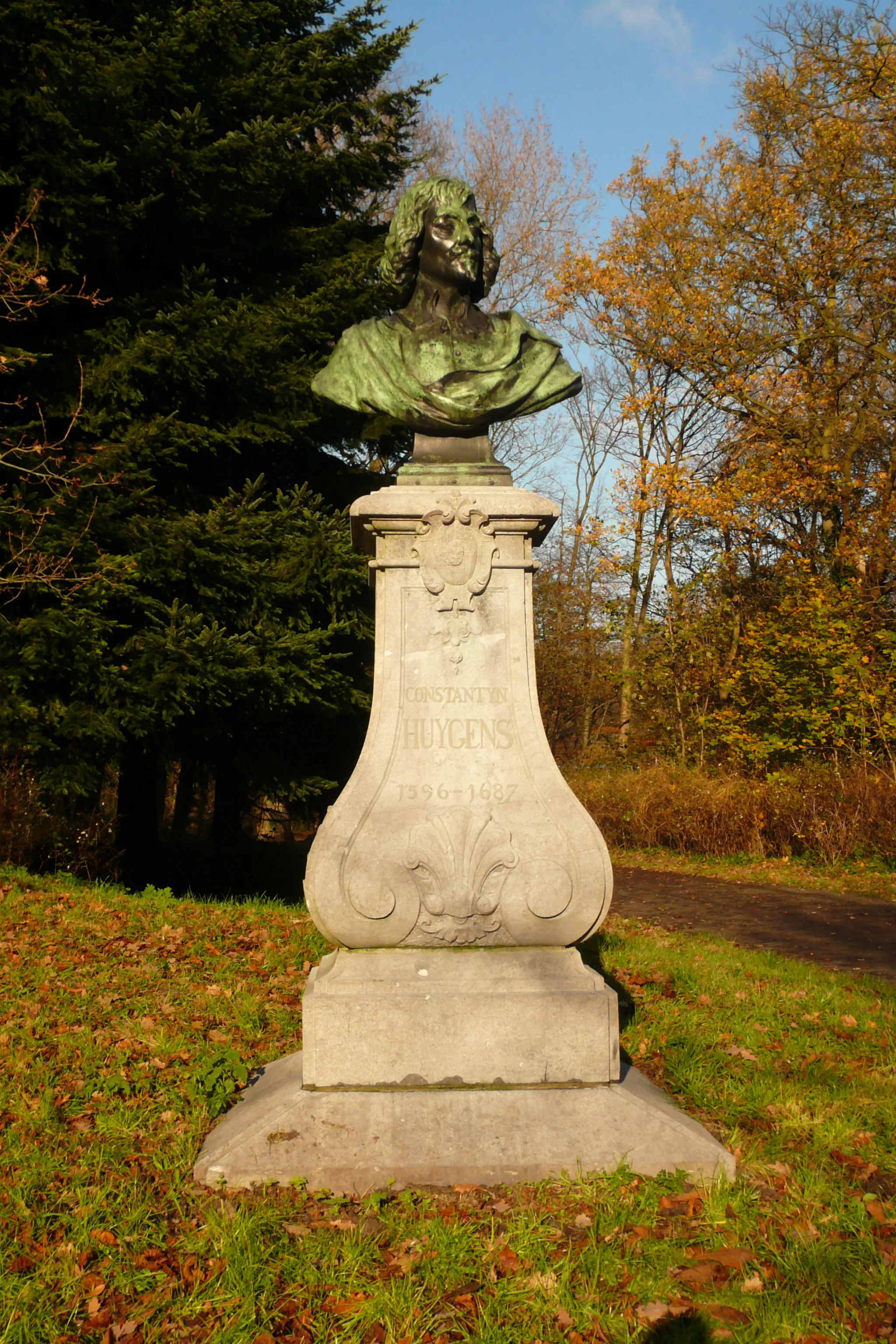 Photo showing: Beeld van Huygens bij ingang van Scheveningse Bos
