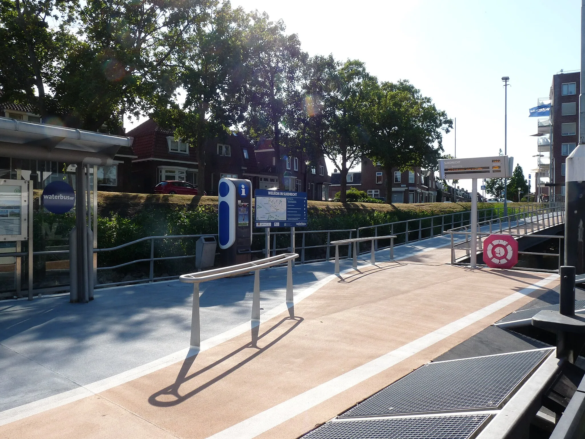 Photo showing: De waterbusstop in Sliedrecht