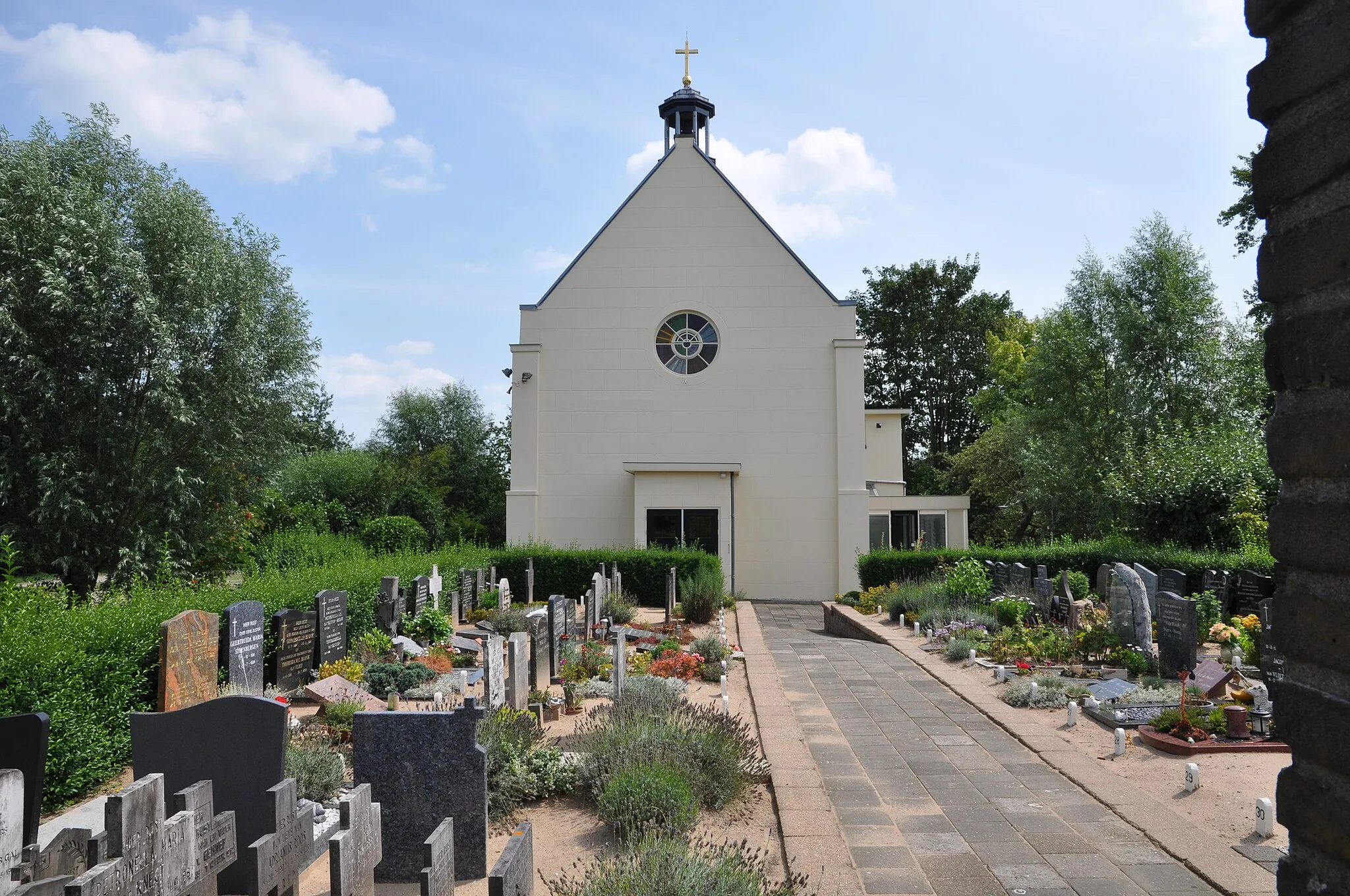 Photo showing: Rooms-Katholieke Begraafplaats Oosteinde in Moordrecht.