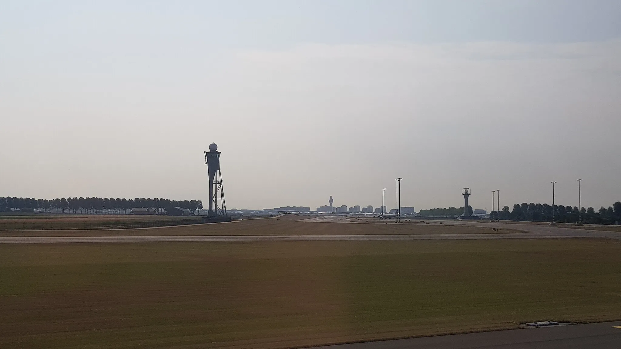 Photo showing: Schiphol seen from Polderbaan, Amsterdam Airport Schiphol, Netherlands