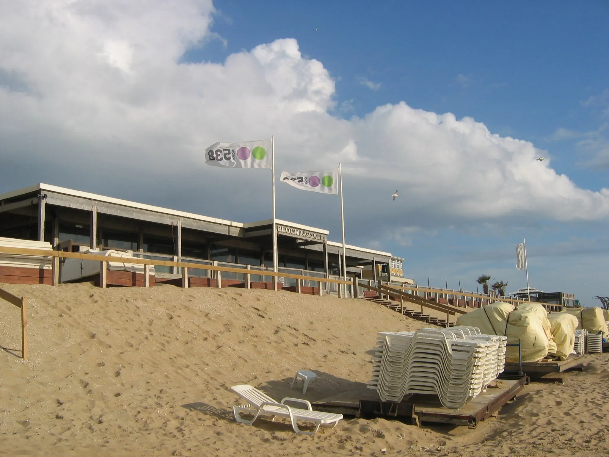 Photo showing: Beachclub Bloomingdale, entrance