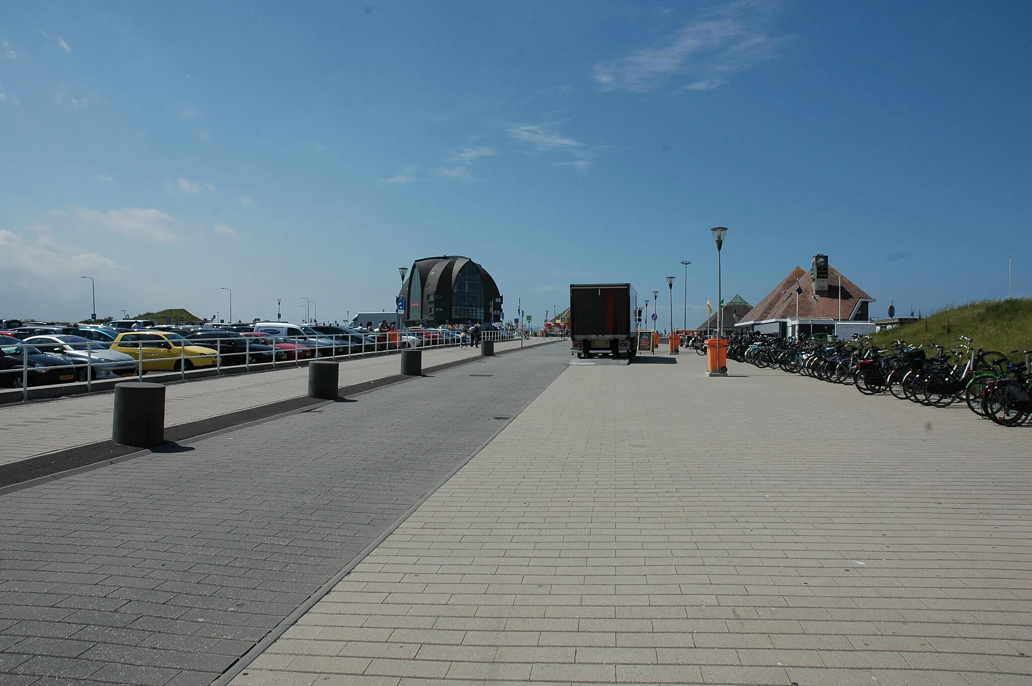 Photo showing: Zicht op de Zeeweg met onder andere Poort Beach Hotel nabij Bloemendaal aan Zee